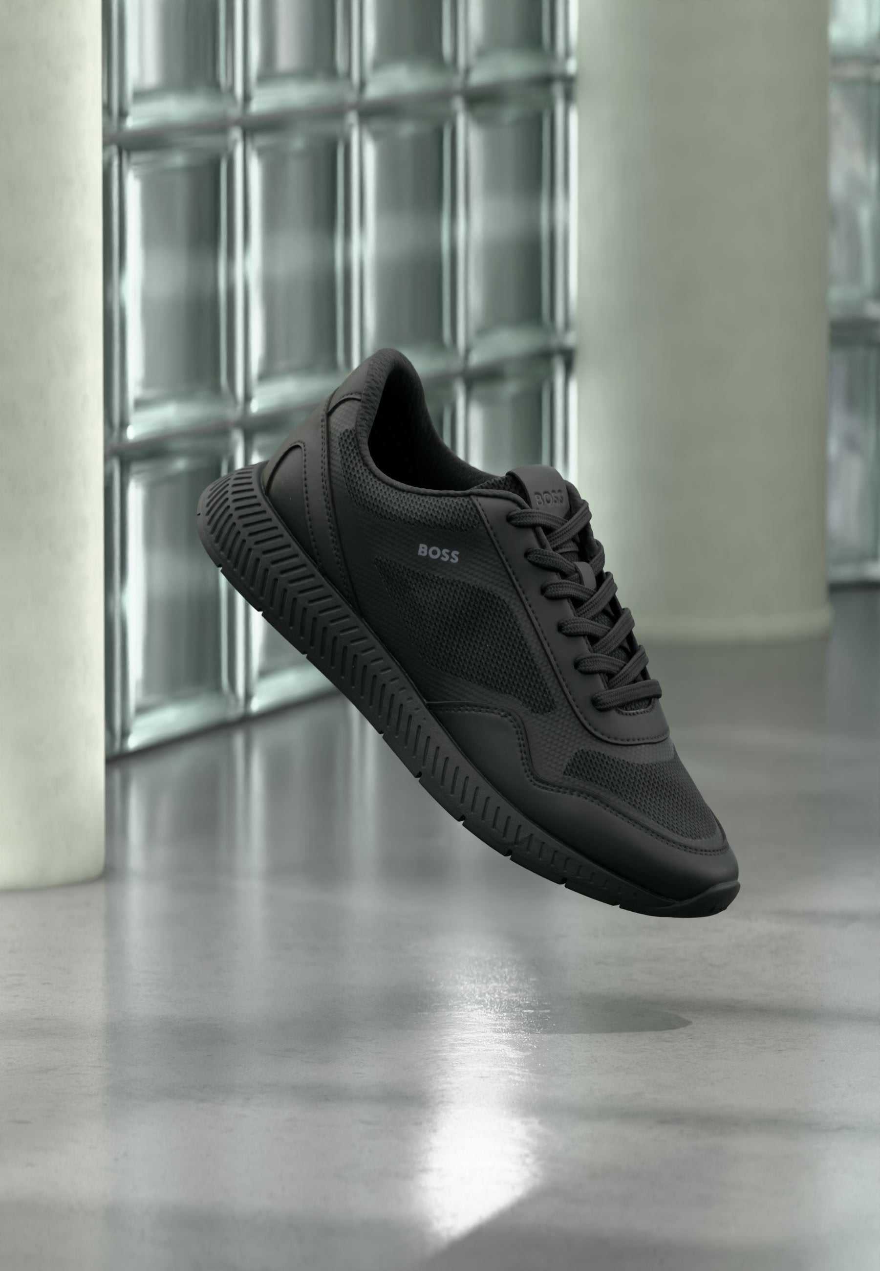 Trainers - black