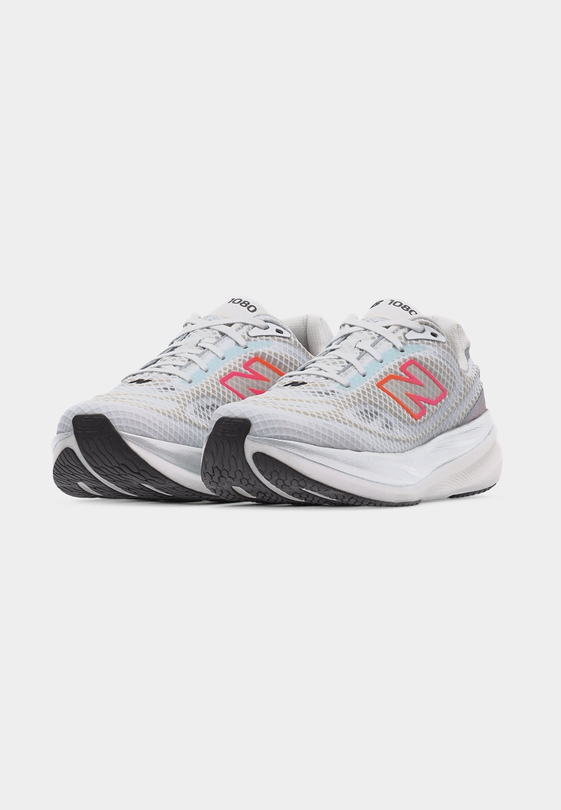 1080V15 - Road running shoes - white