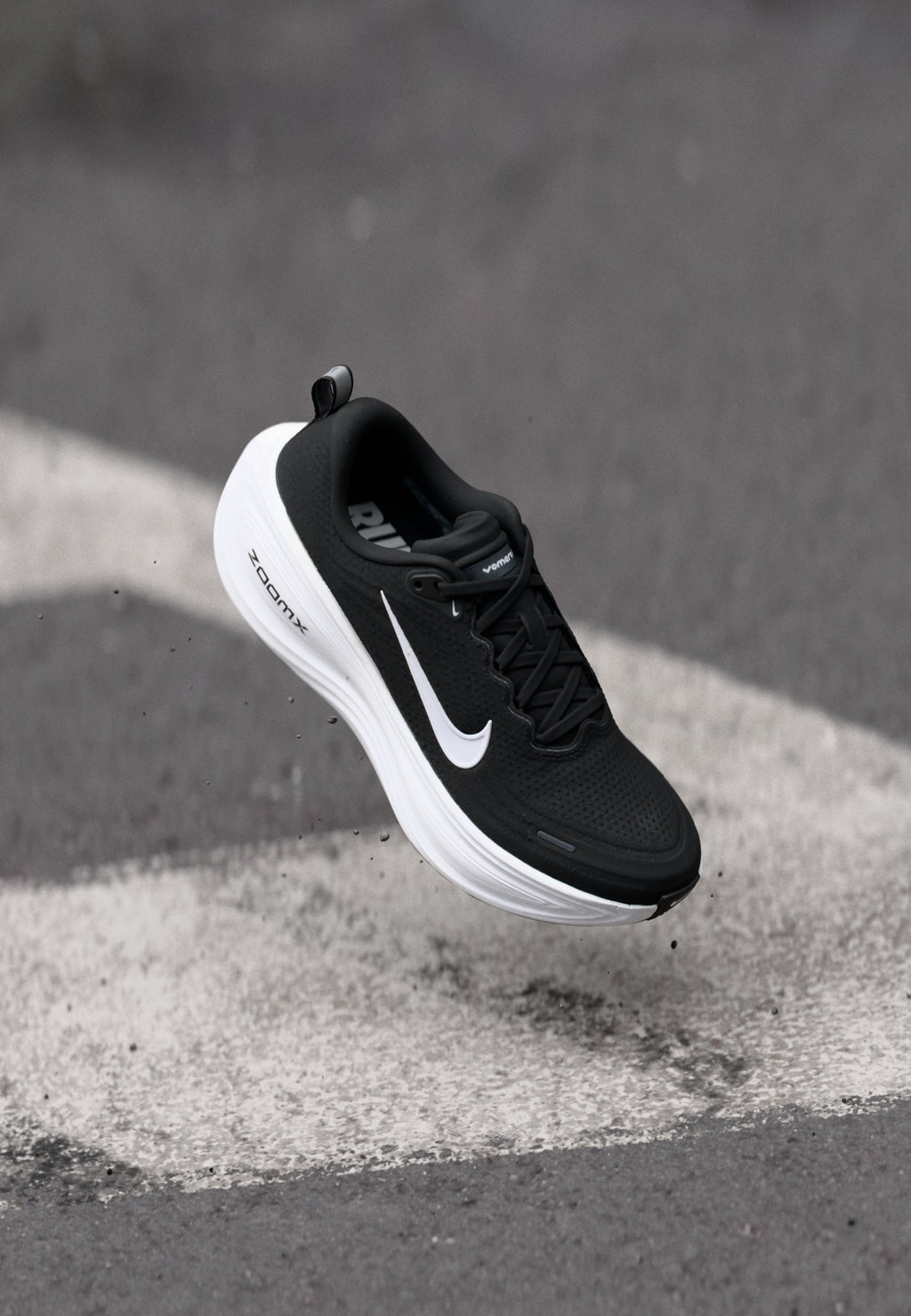 VOMERO PLUS - Road running shoes - black/white/cool grey/metallic dark grey/summit white