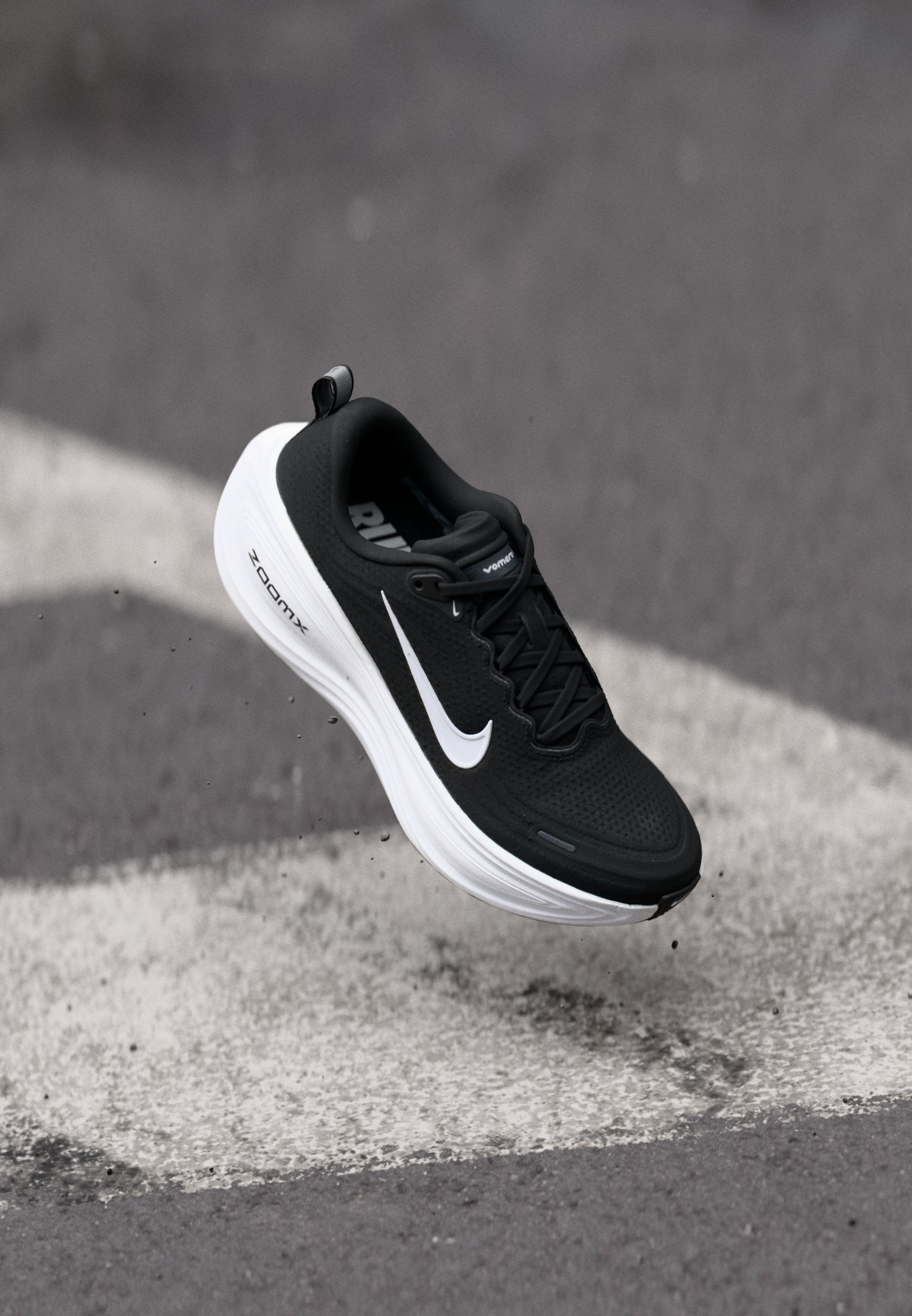 VOMERO PLUS - Road running shoes - black/white/cool grey/metallic dark grey/summit white