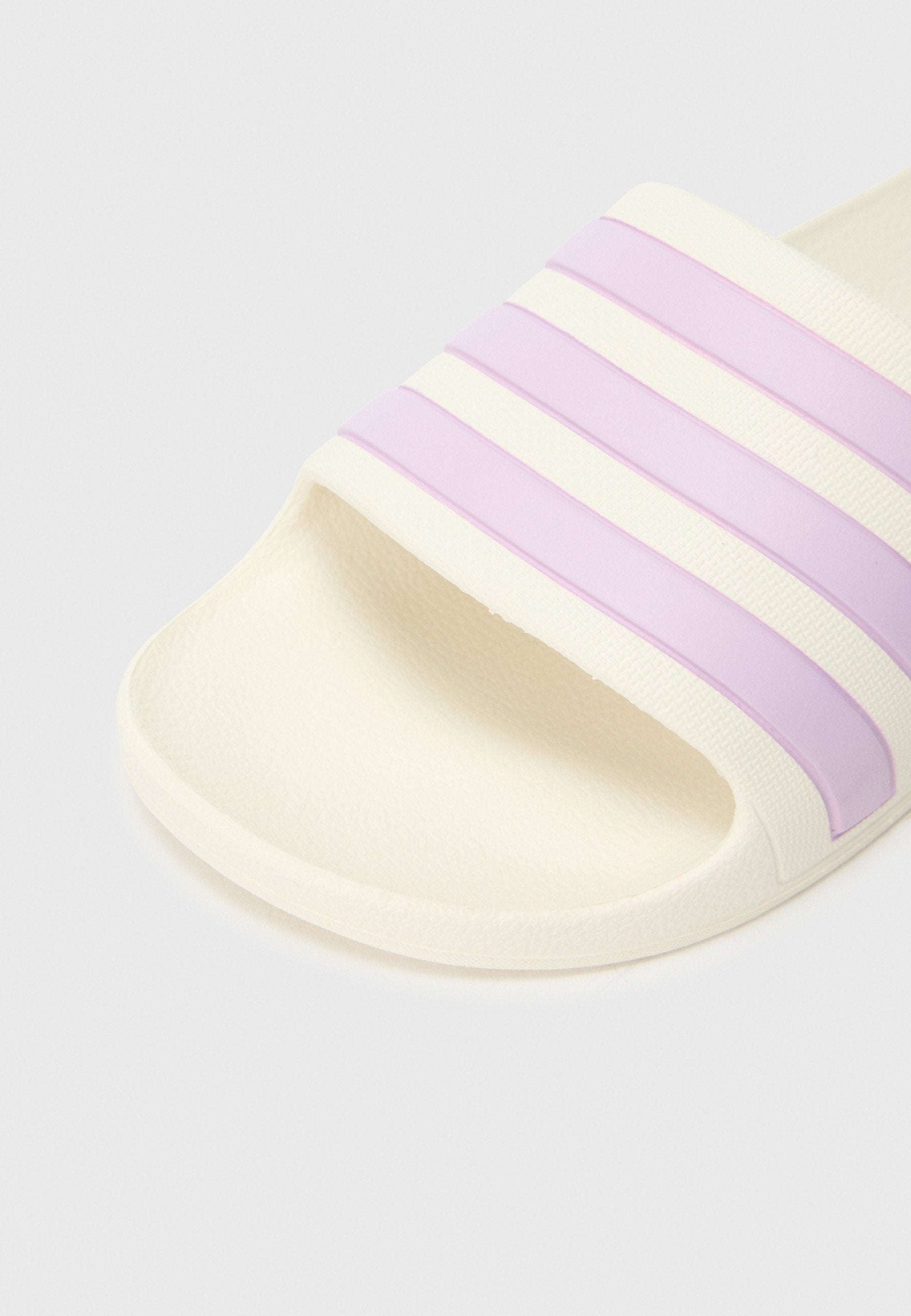 ADILETTE AQUA UNISEX - Pool slides - off white/bliss lilac