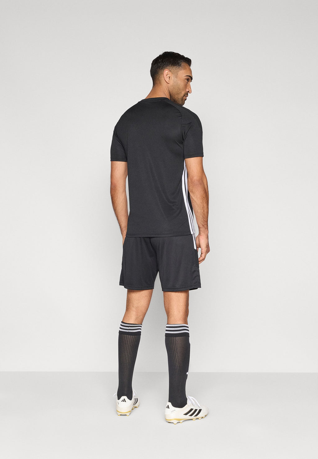 TIRO 26 ESSENTIALS SHORTS - Sports shorts - black/white