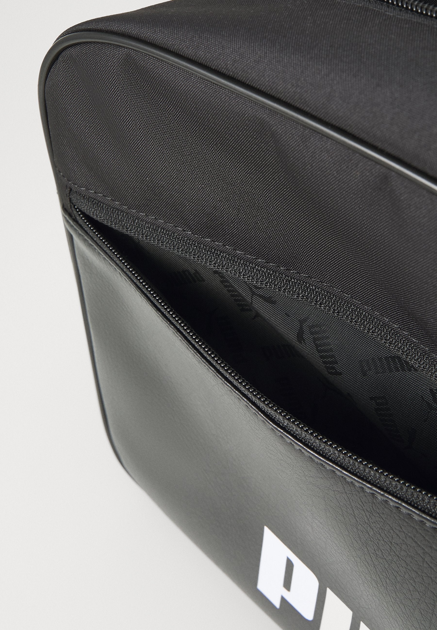 CAMPUS MEDIUM REPORTER BAG UNISEX - Cross body bag - black