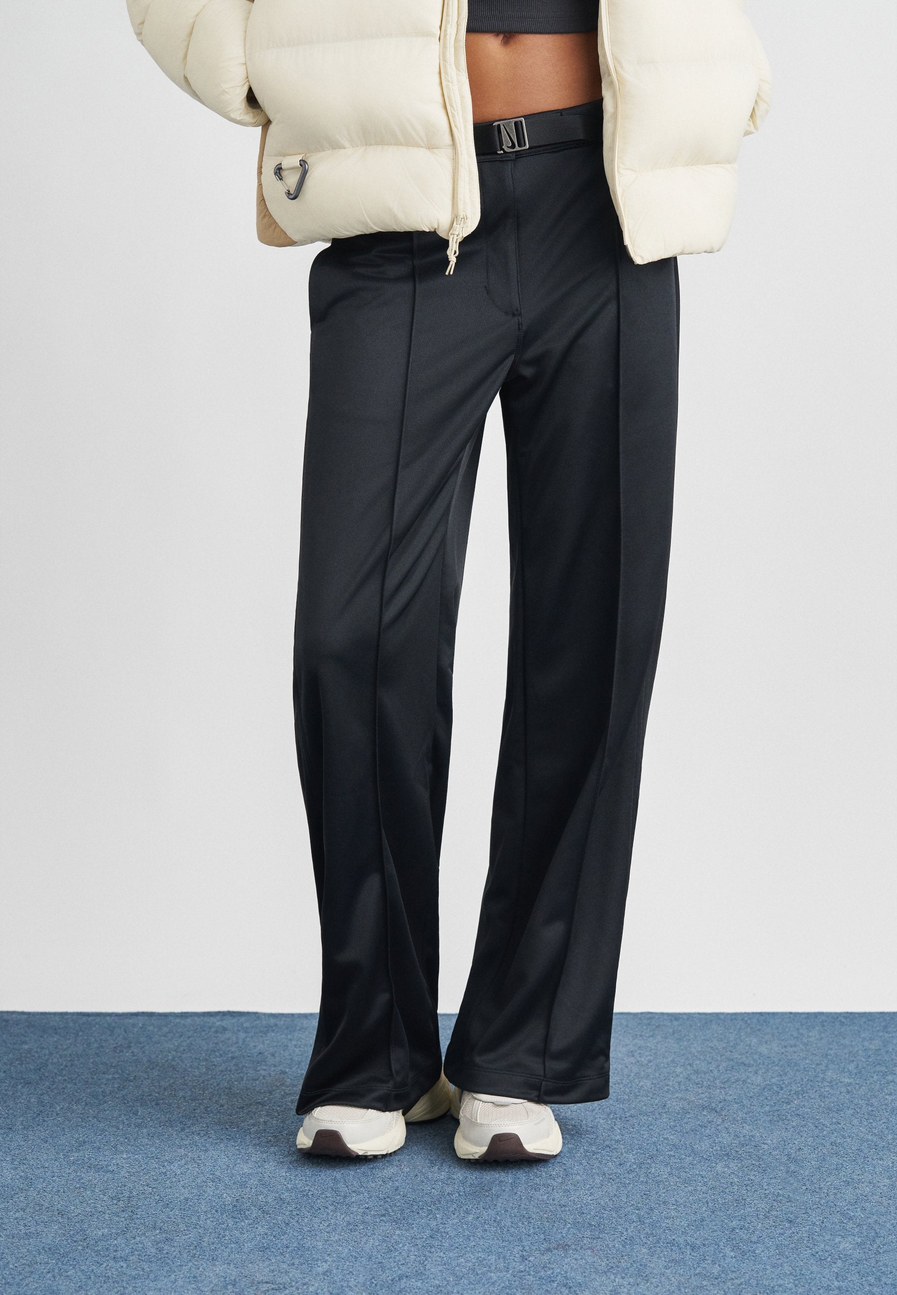 BELTED PINTUCK PANT - Trousers - black