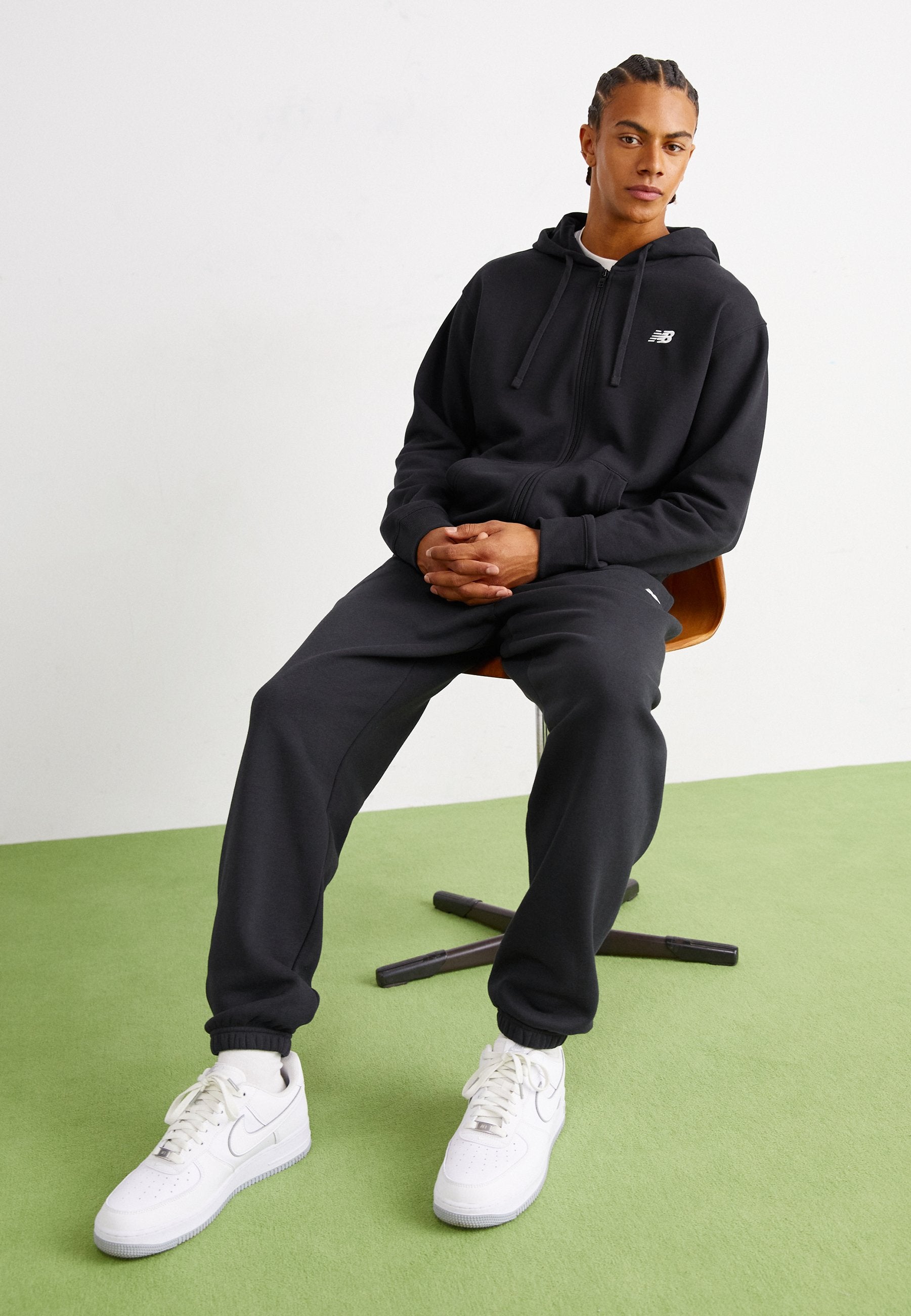 SPORT ESSENTIALS  - Tracksuit bottoms - black