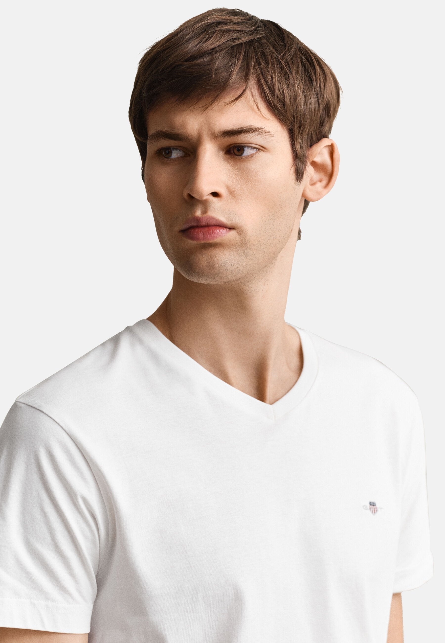 SHIELD V NECK - Basic T-shirt - white