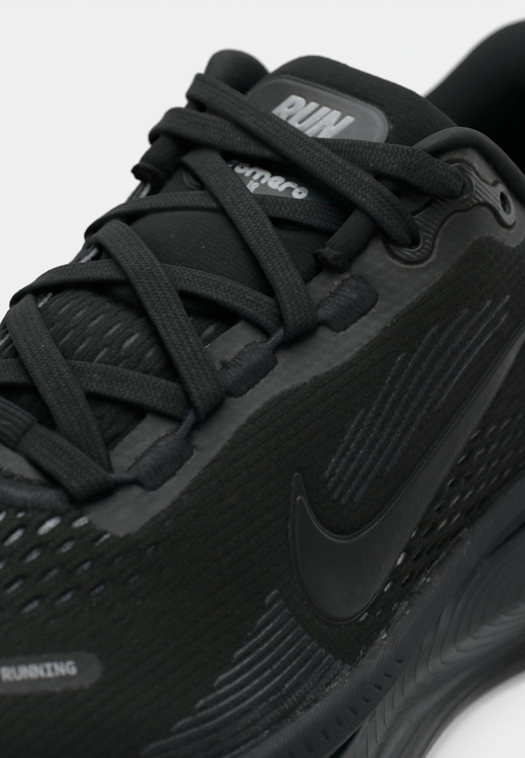 VOMERO 18 - Road running shoes - black/dark smoke grey/light smoke grey