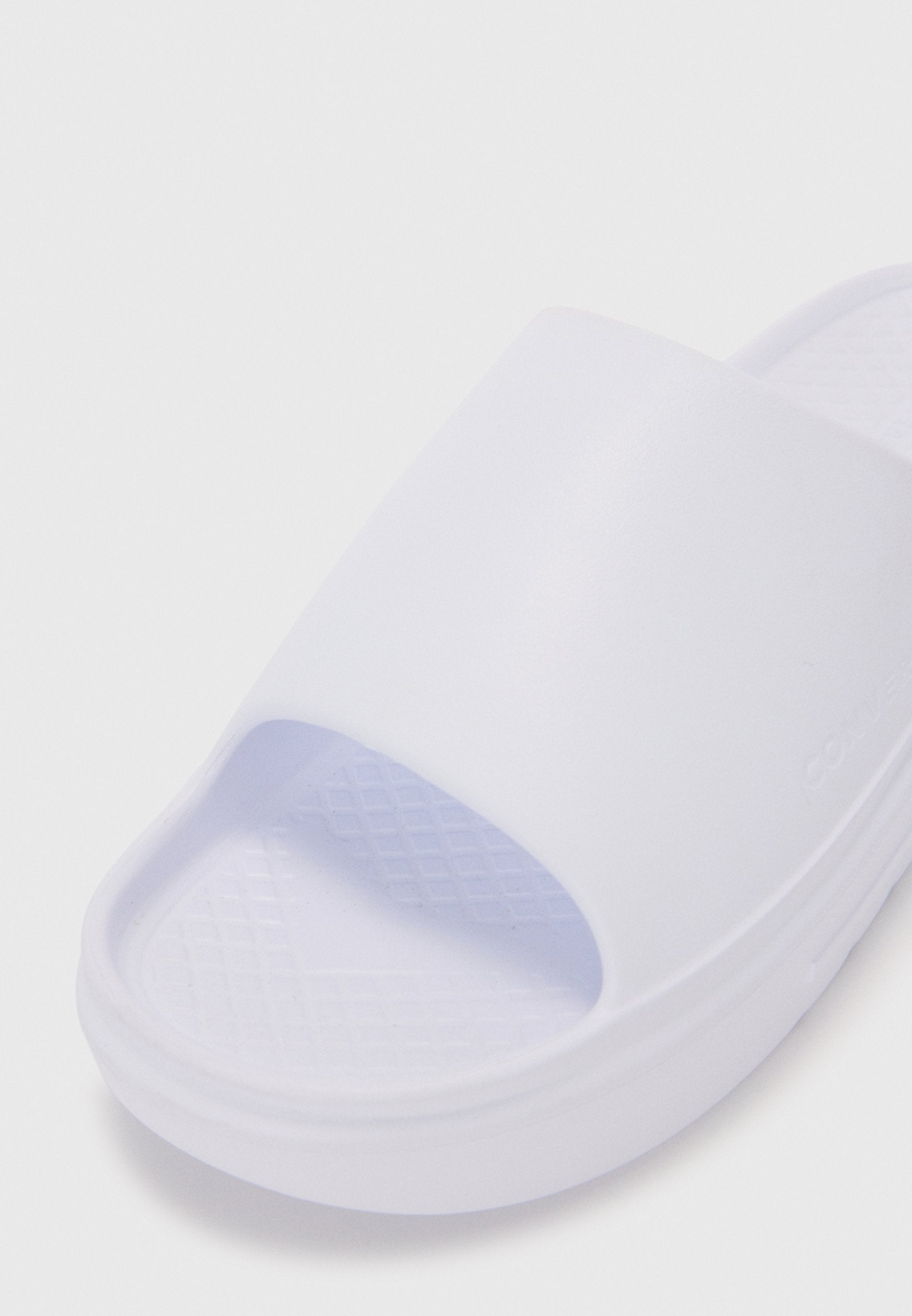 ESSENTIAL UNISEX - Slippers - white