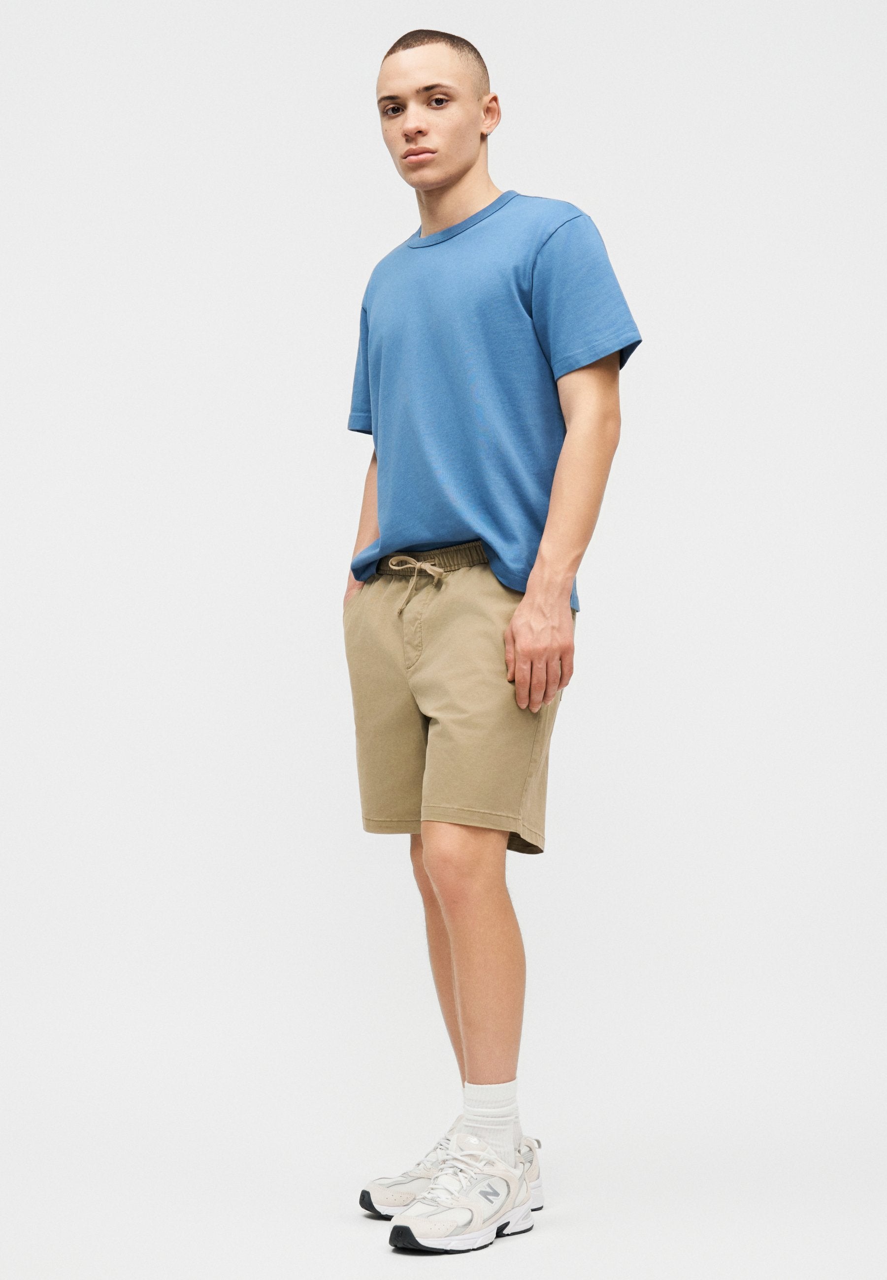 ESSENTIAL EASY  - Shorts - light avocado
