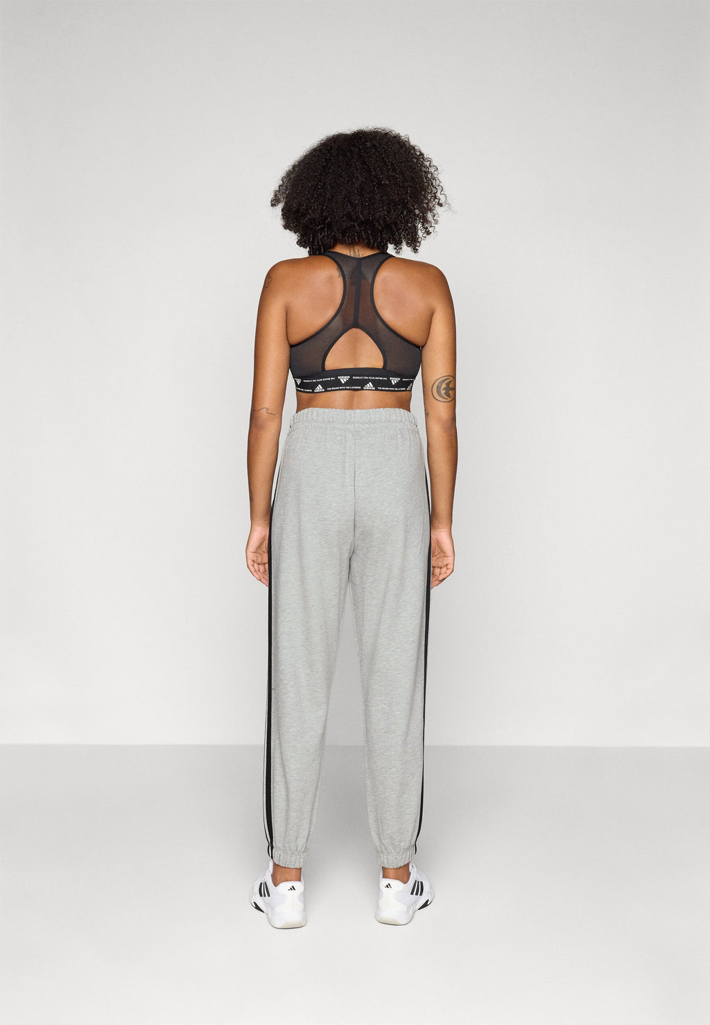 ESSENTIALS 3 STRIPES LOOSE PANTS - Bas de survêtement - gris/noir