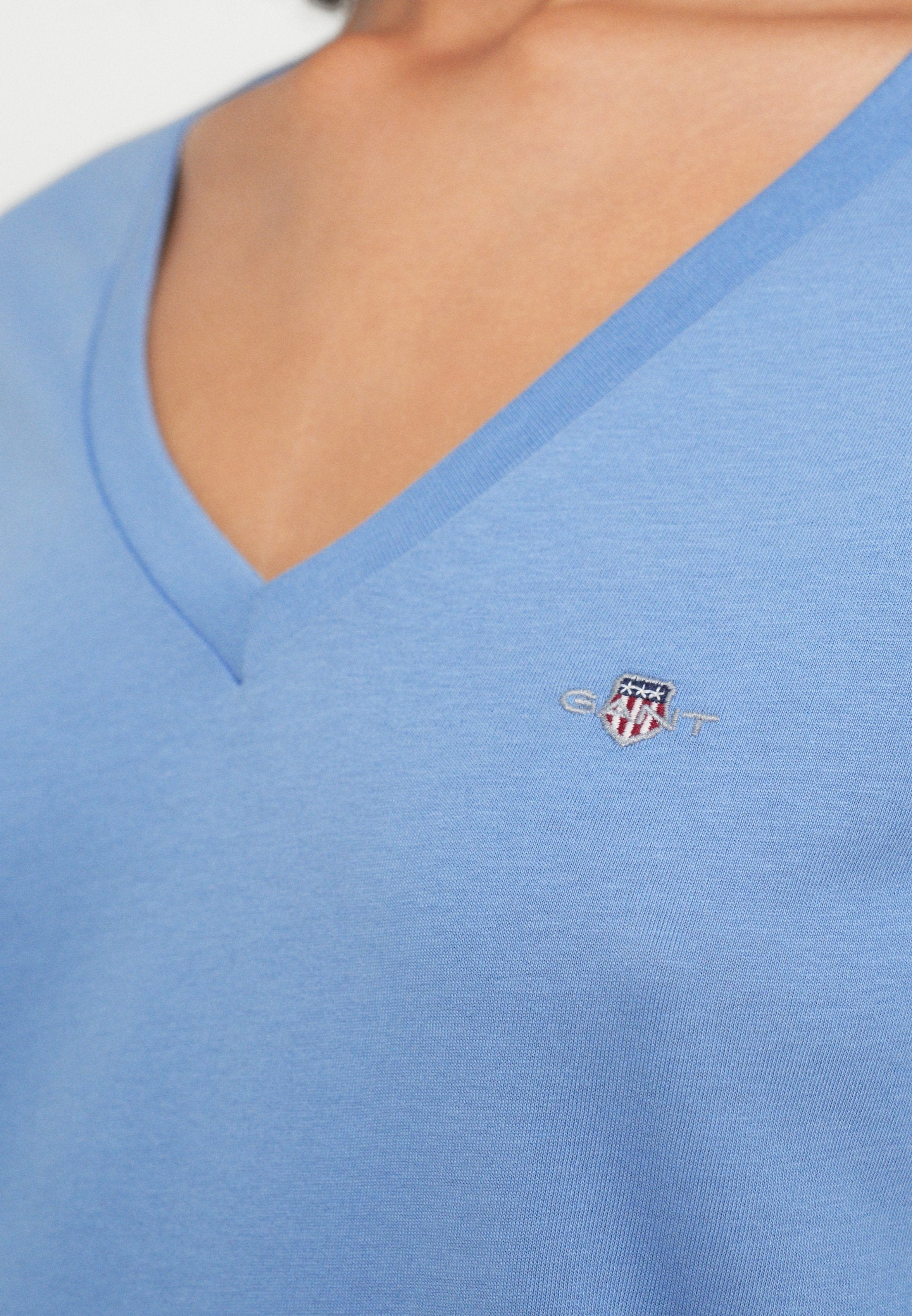 SHIELD V NECK - Basic T-shirt - greyish blue