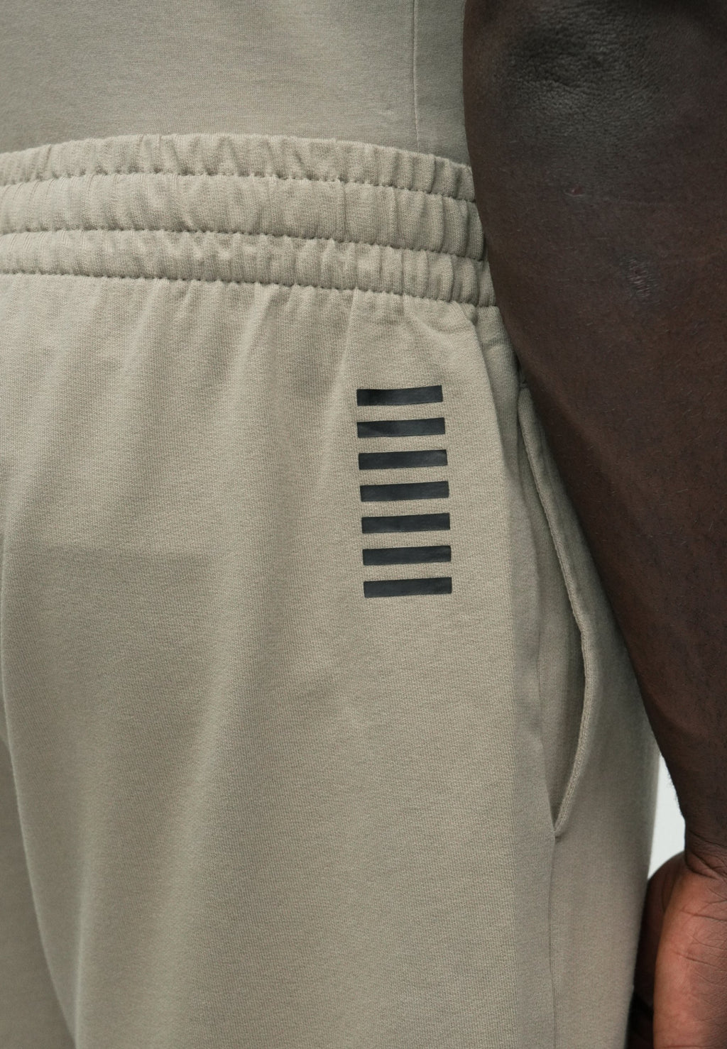 TRAIN CORE BERMUDA COFT  - Shorts - roasted cashew