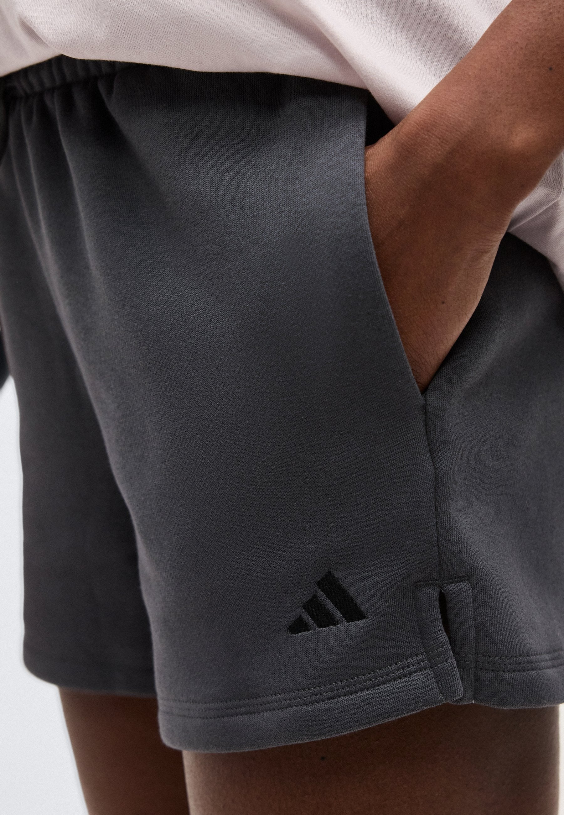 Sports shorts - grey six/black