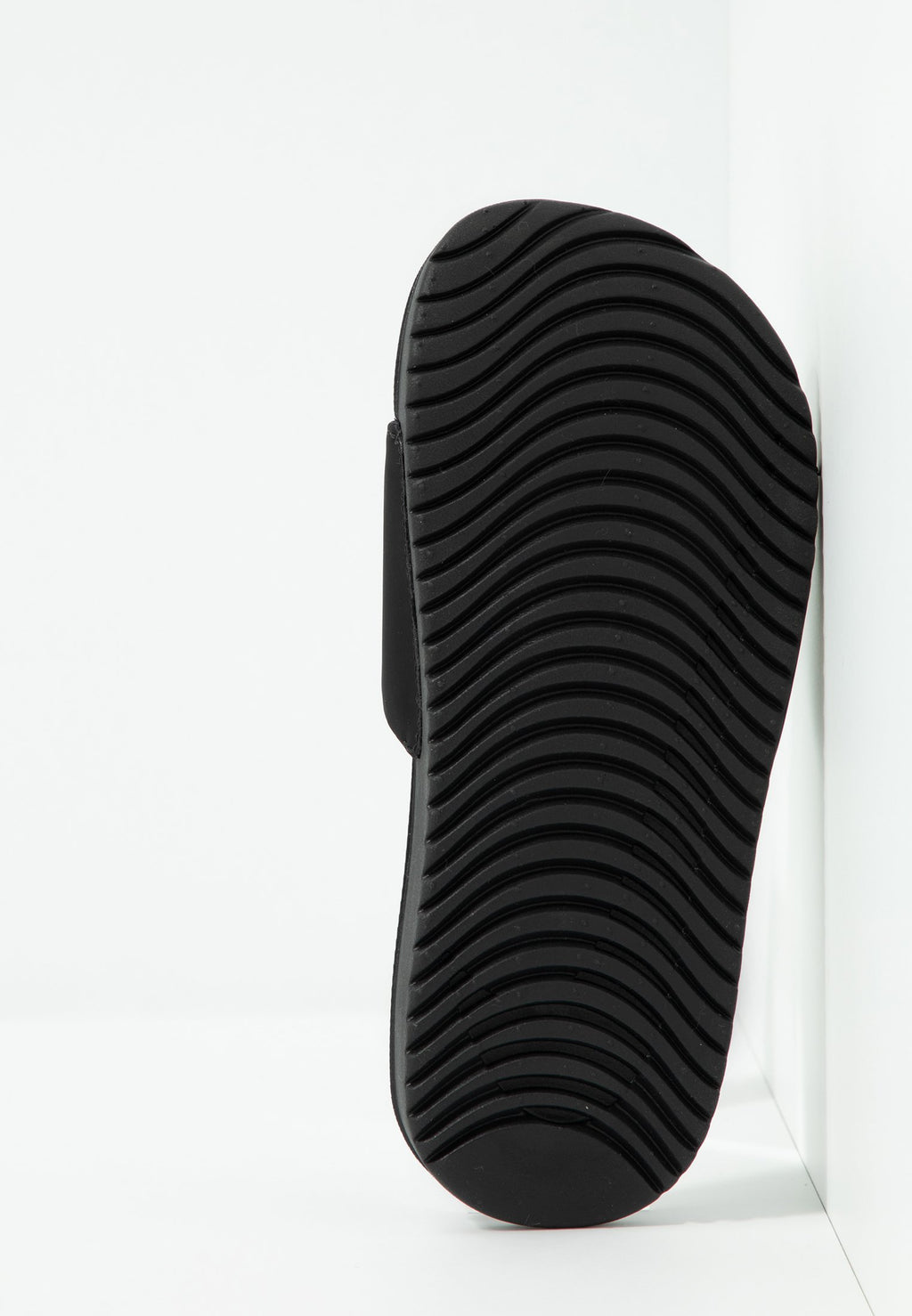 KAWA SLIDE UNISEX - Claquettes de piscine - noir/or métallisé