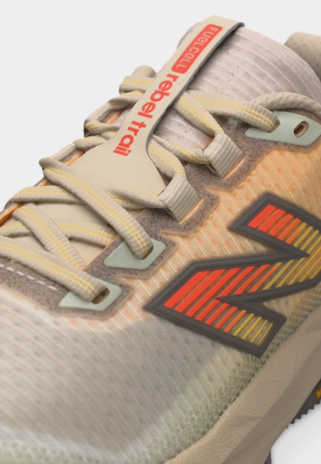 FUELCELL REBEL TRAIL - Chaussures de trail - blanc/pêche
