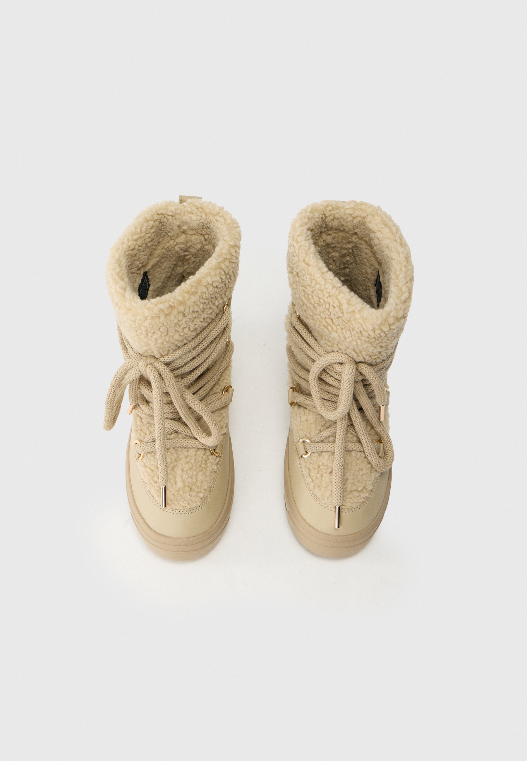 Winter boots - beige