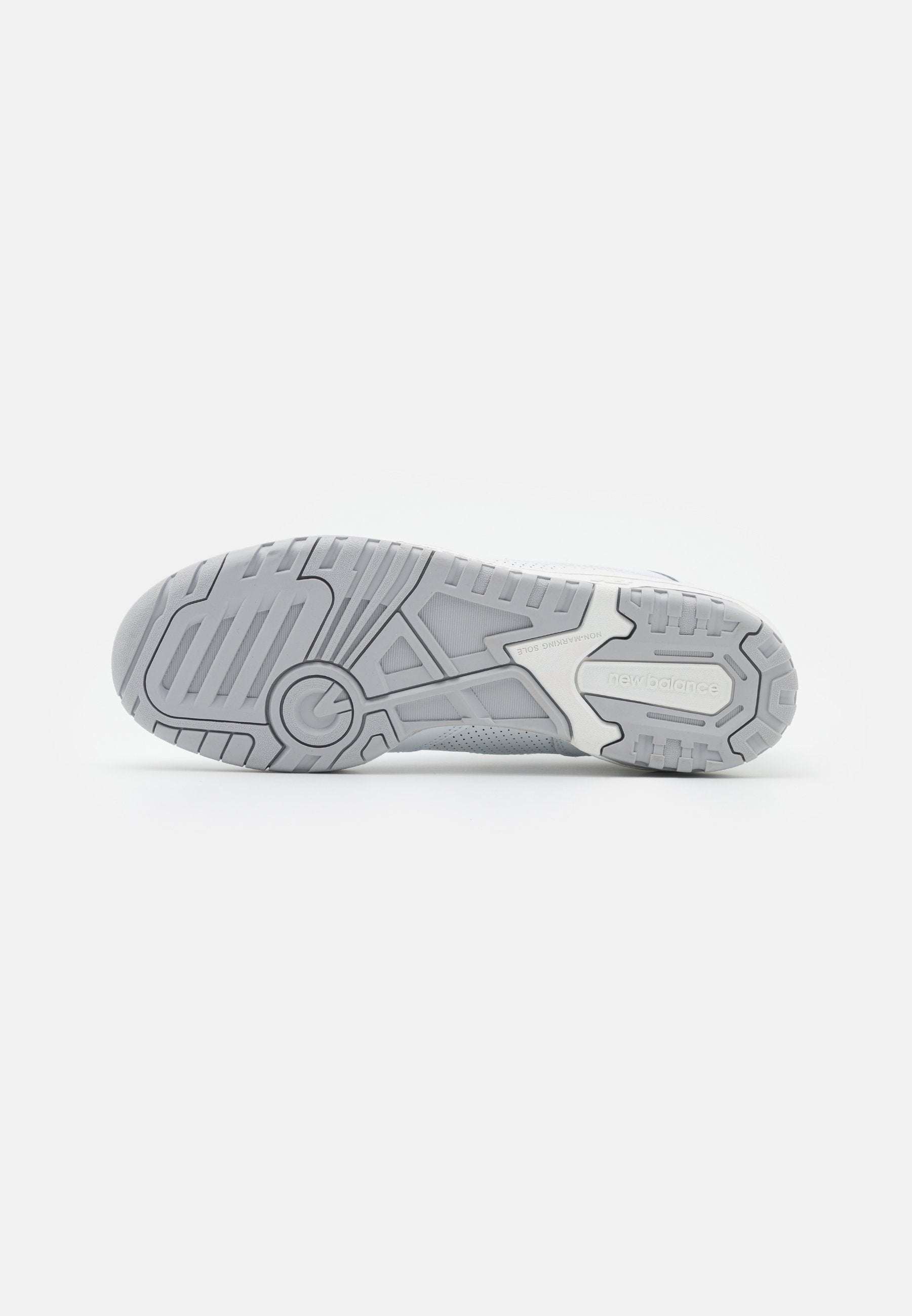 550 - Basketball shoes - white