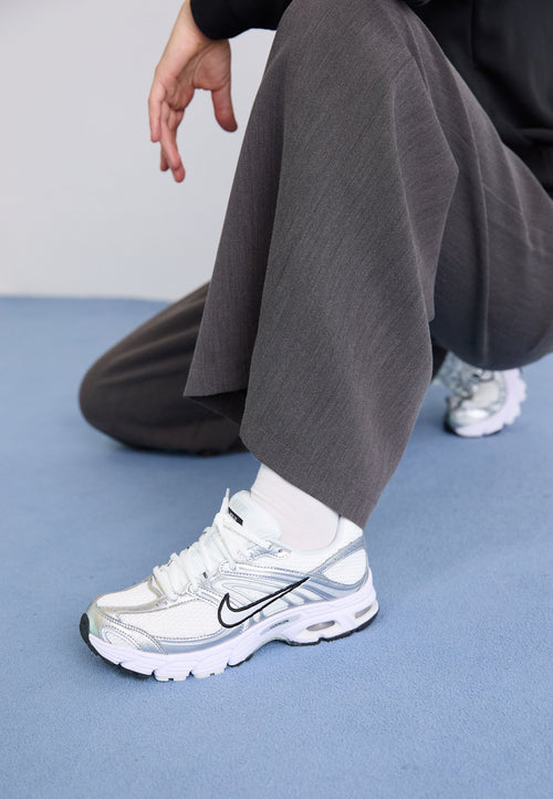 AIR MAX MOTO 2K - Trainers - white/black/summit white/photon dust/smoke grey