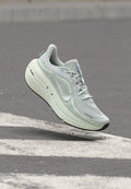 AIR WINFLO 12 - Road running shoes - off white/metallic silver-coloured/barely green/light silver-coloured