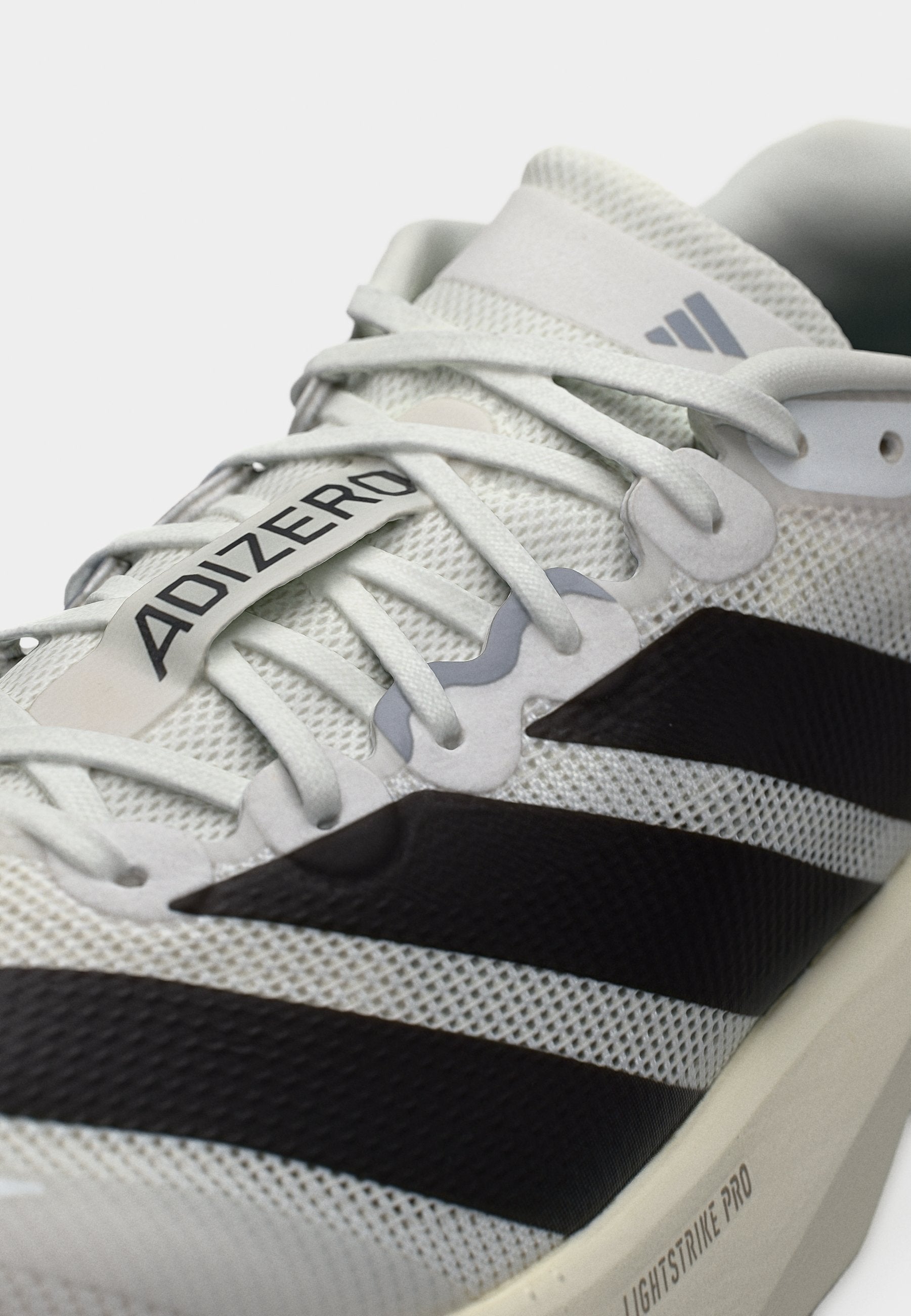 ADIZERO BOSTON 13 M - Chaussures de running sur route - white/core black/dash grey