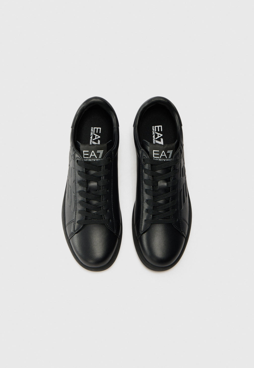 Trainers - triple black