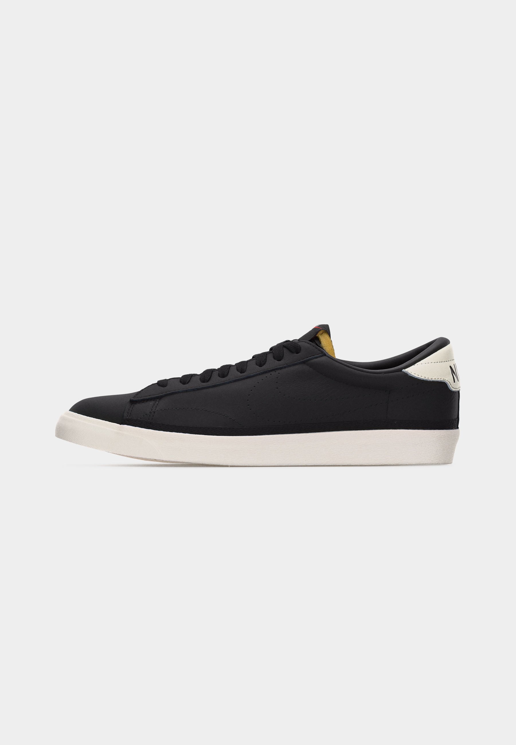 TENNIS CLASSIC SMASH UNISEX - Trainers - black/sail/team orange