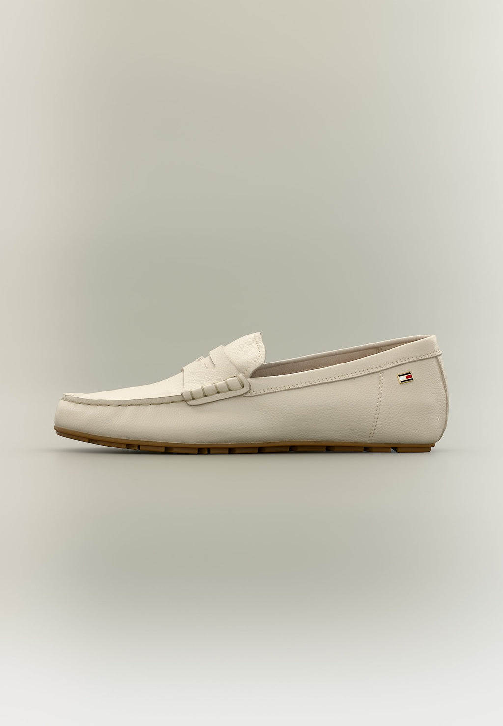 LEATHER ENAMEL FLAG DRIVER SHOES - Moccasins - classic beige