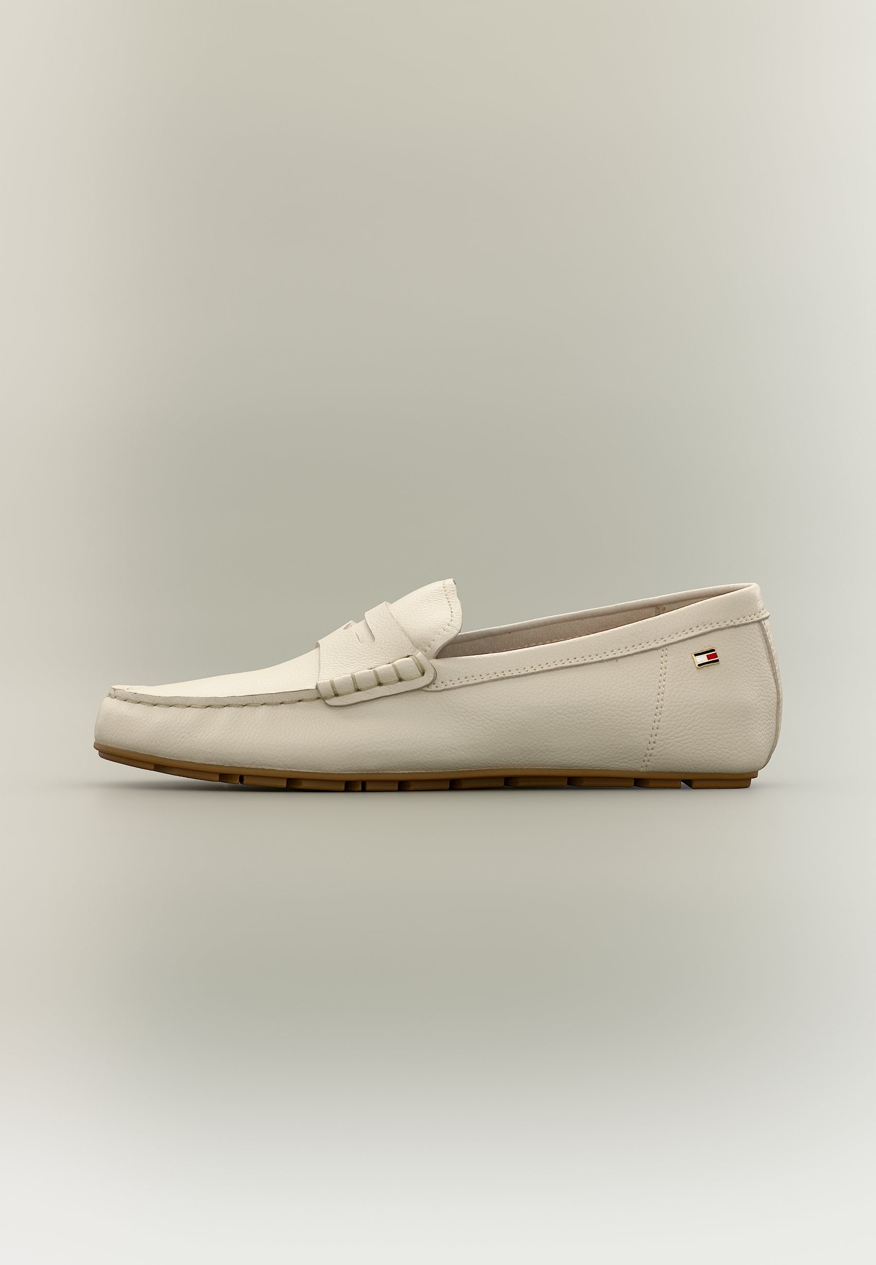 LEATHER ENAMEL FLAG DRIVER SHOES - Moccasins - classic beige