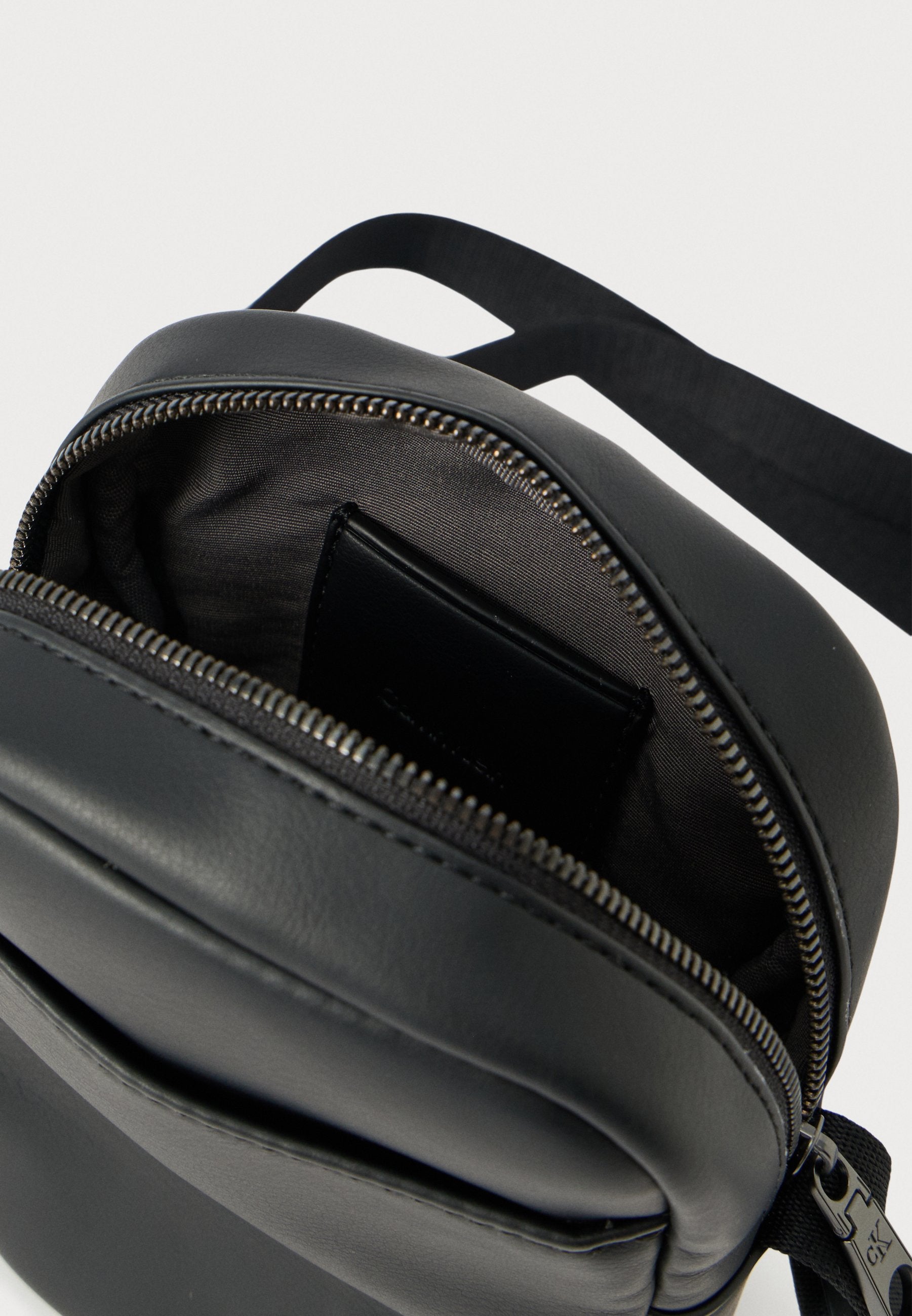 BOLD SLIM REPORTER - Cross body bag - black