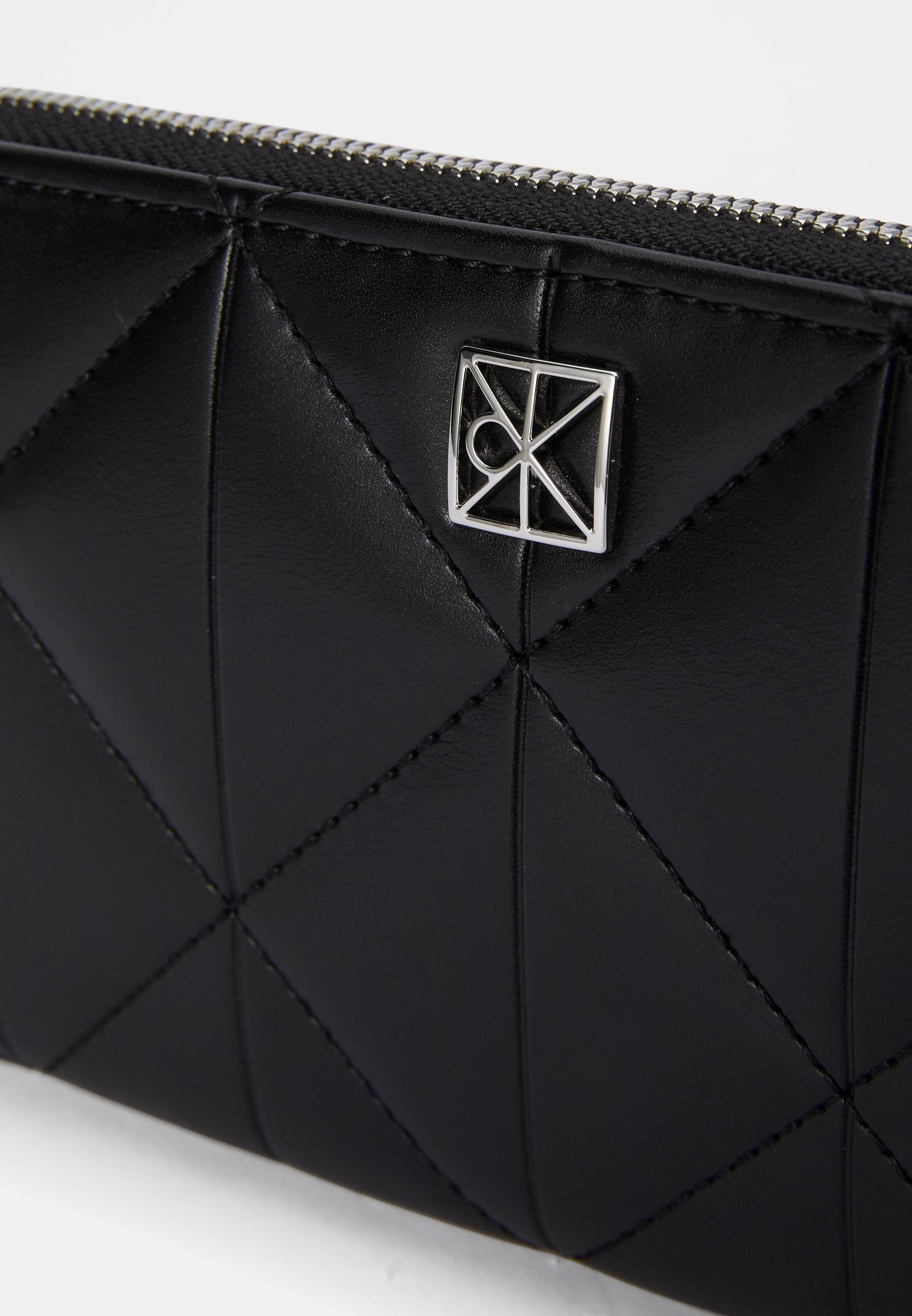 QUILTED LONG ZIP AROUND - Wallet - black