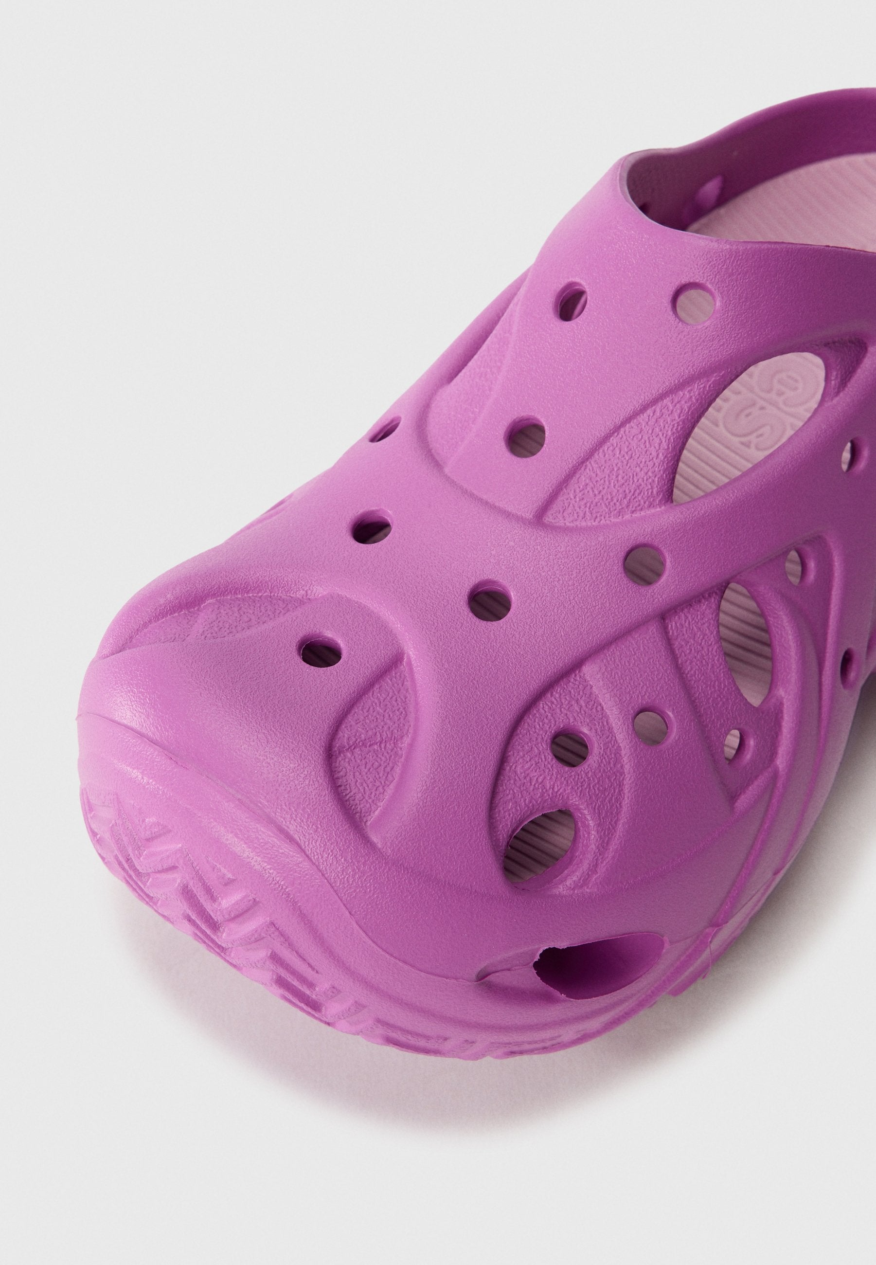 CAGED - Heeled mules - grapeberry
