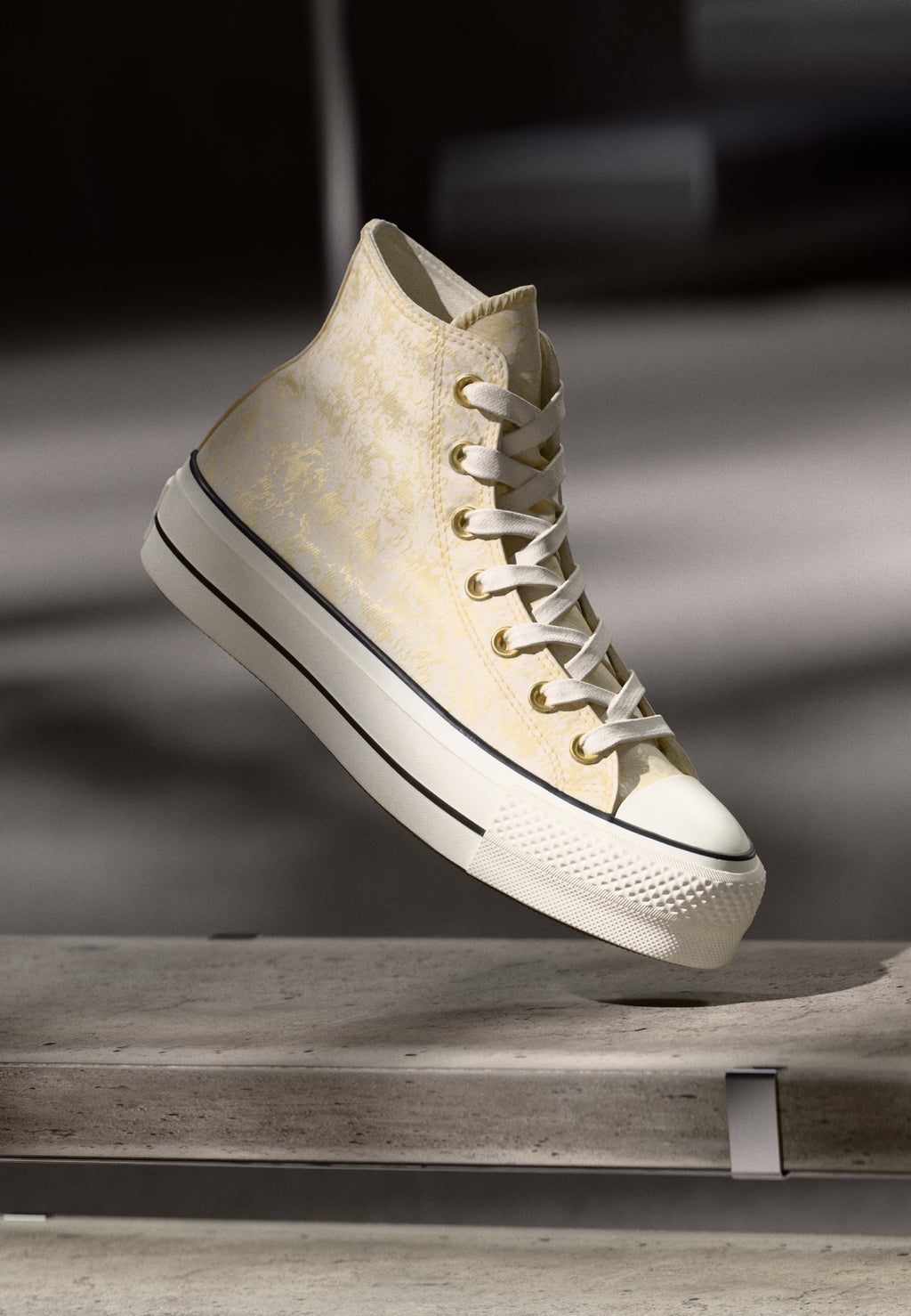 CHUCK TAYLOR ALL STAR LIFT - Baskets montantes - golden-coloured view/egret/black