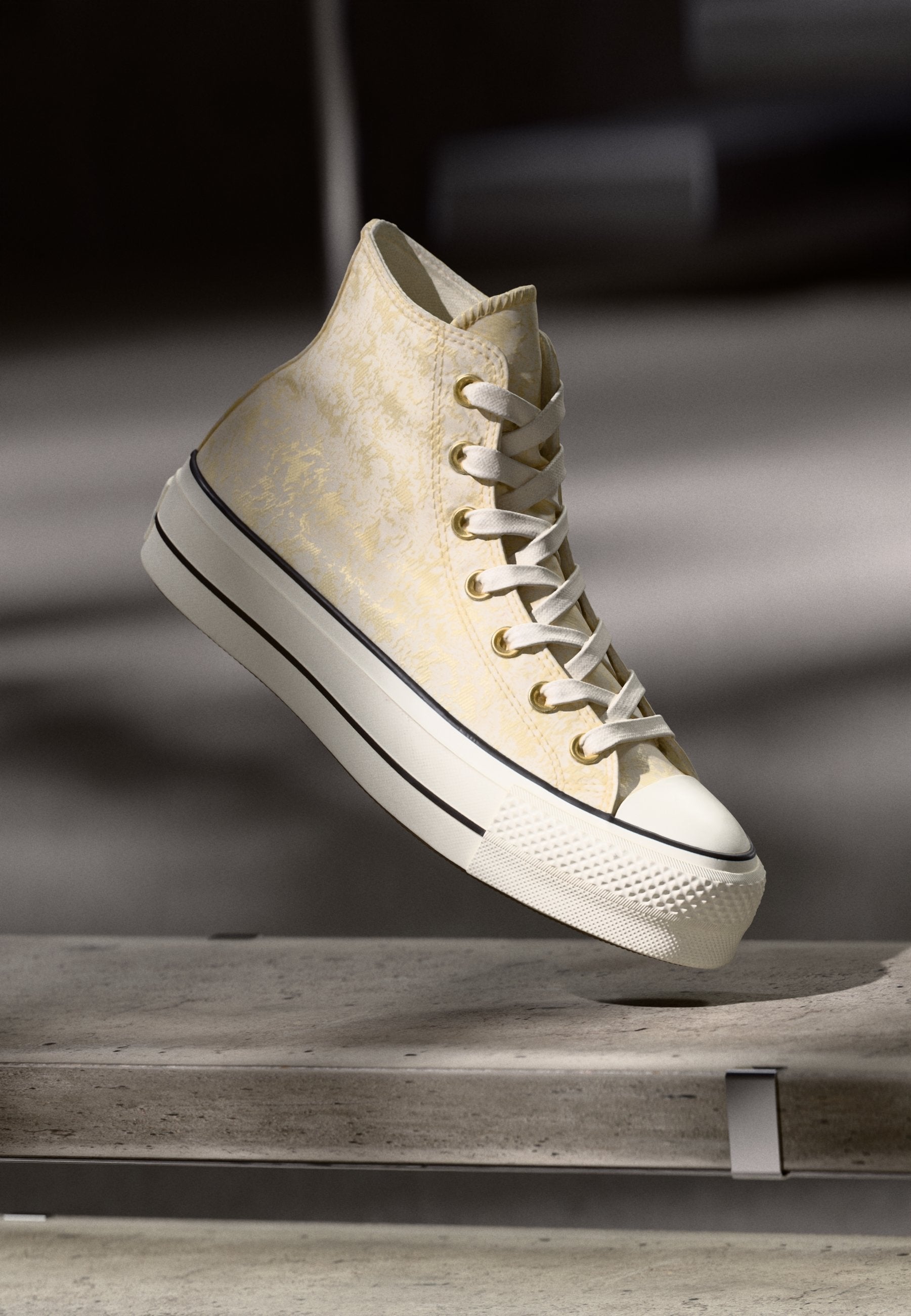 CHUCK TAYLOR ALL STAR LIFT - Baskets montantes - golden-coloured view/egret/black