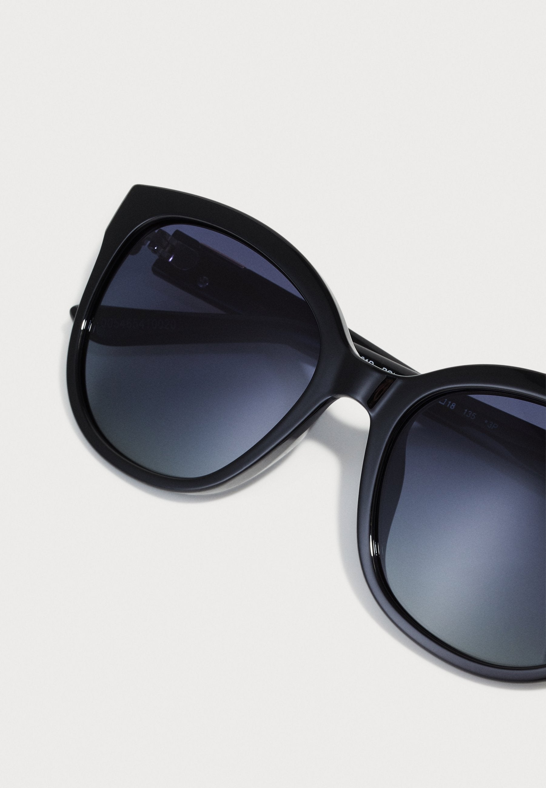 Sunglasses - shiny black