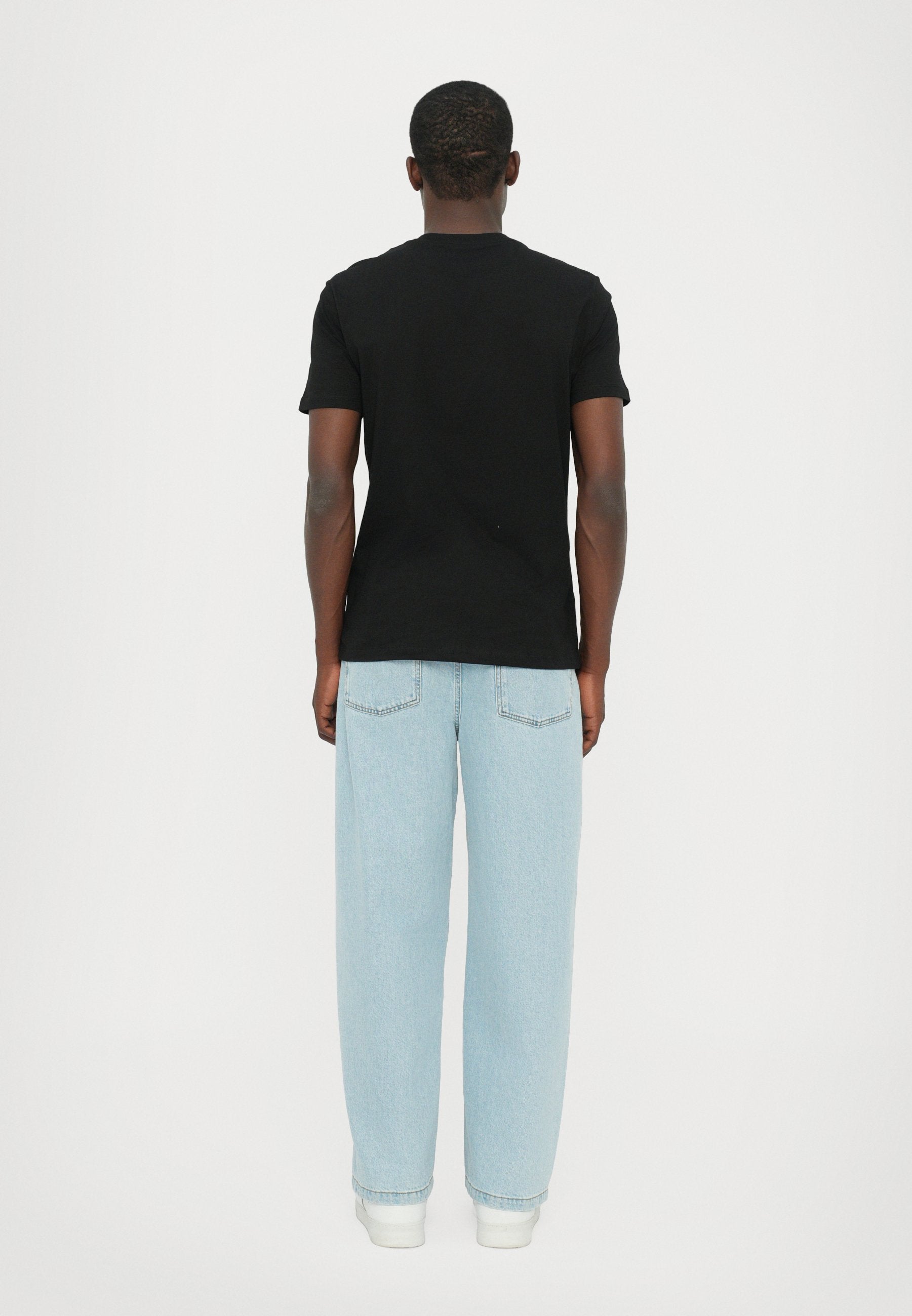 T-SHIRT REGULAR FIT - Basic T-shirt - black