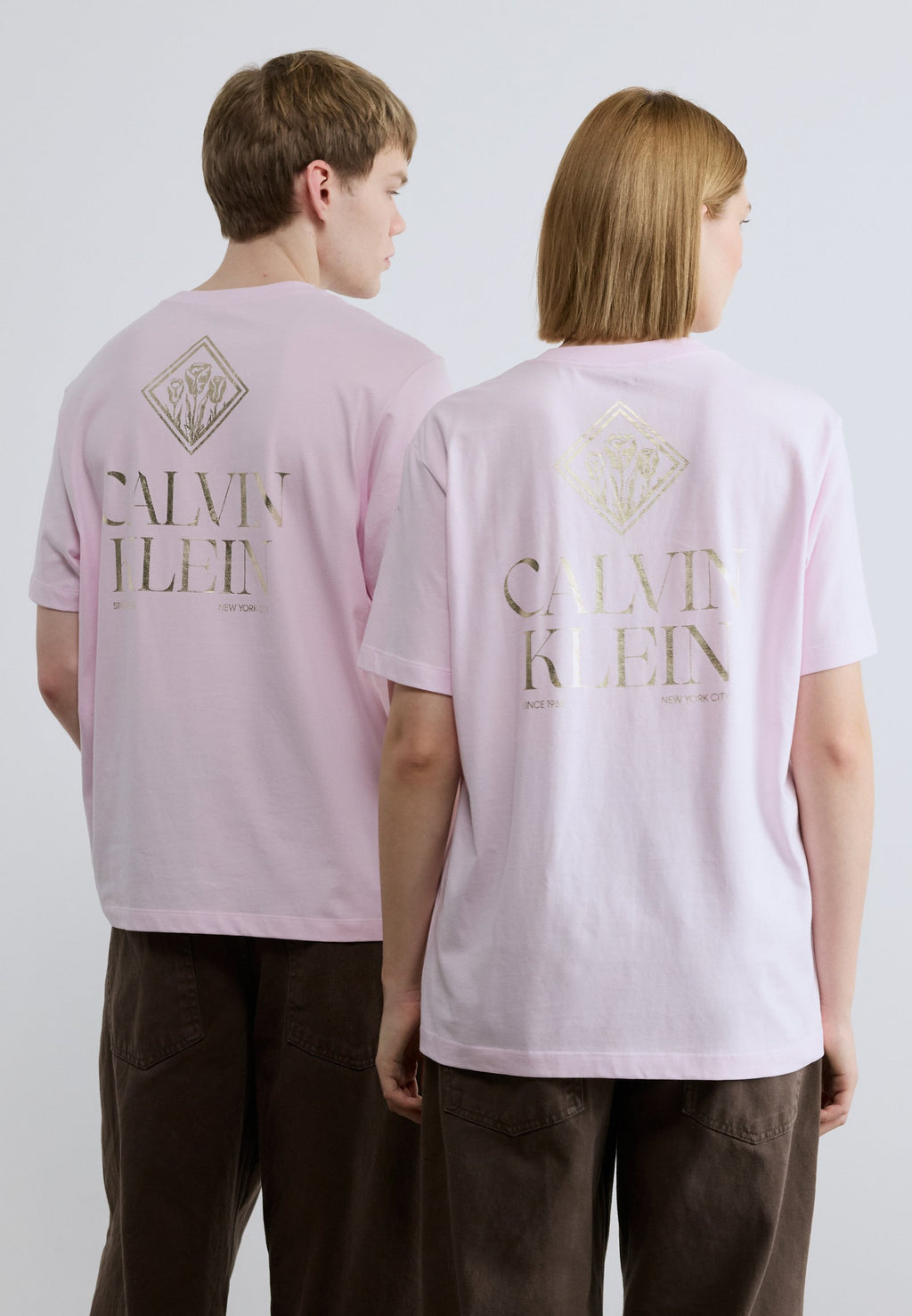 20S ROSES GRAPHIC TEE UNISEX - تي شيرت مطبوع - وردي لؤلؤي