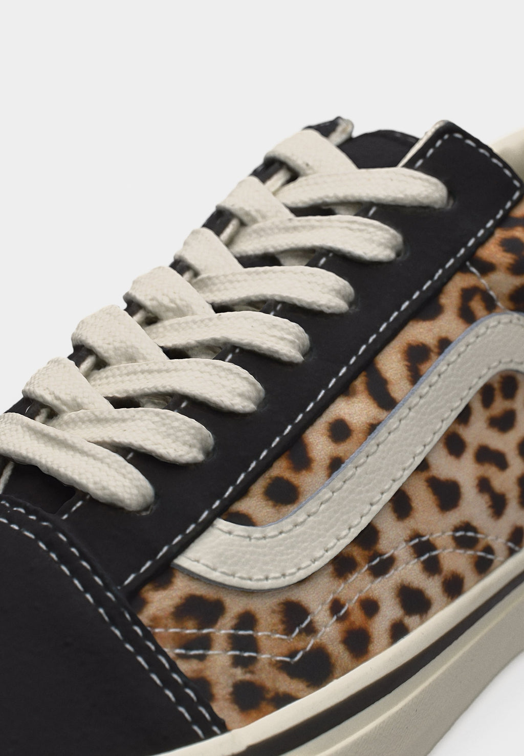OLD SKOOL - Skate shoes - black