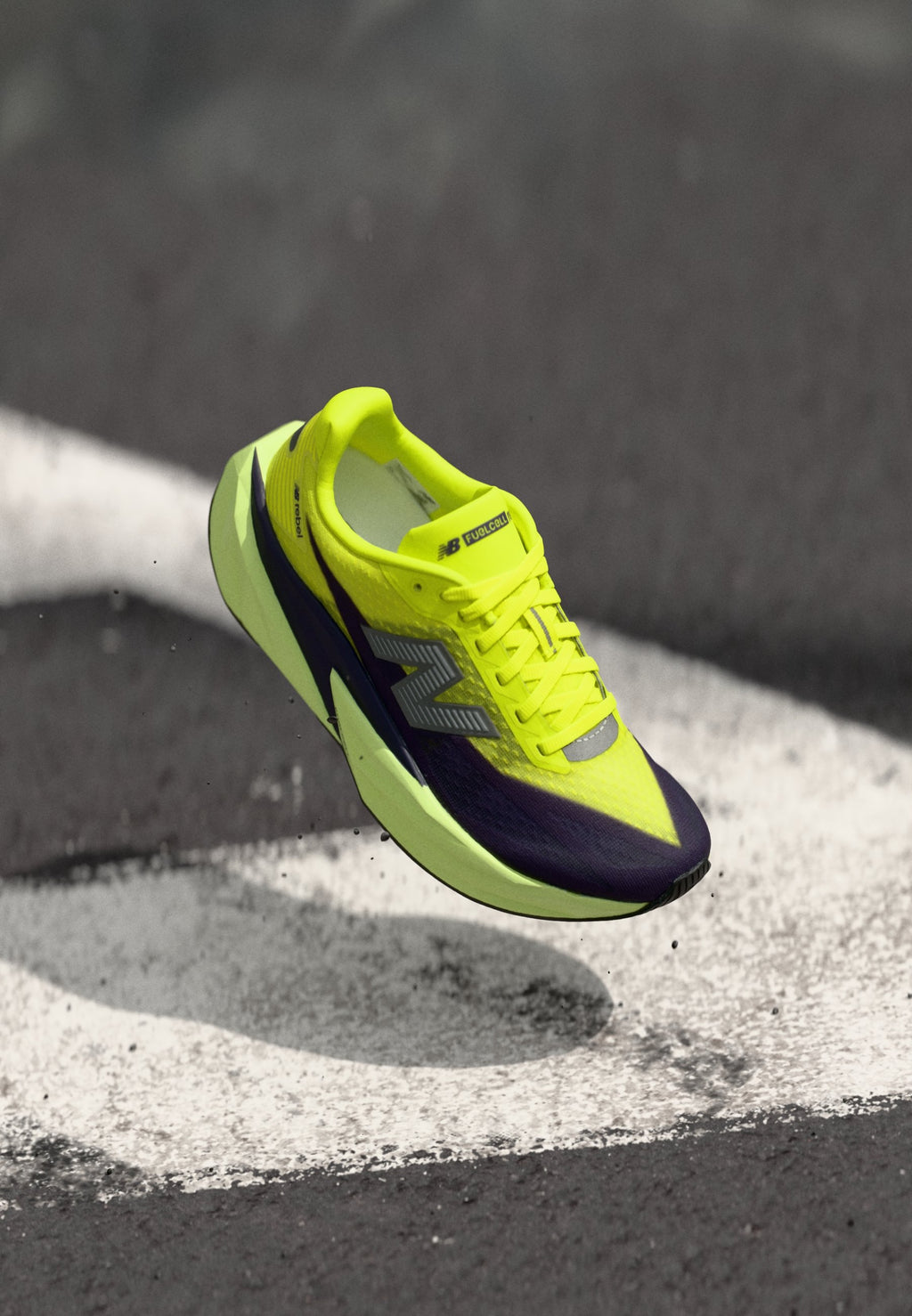 REBEL V5 - Road running shoes - alkaline green