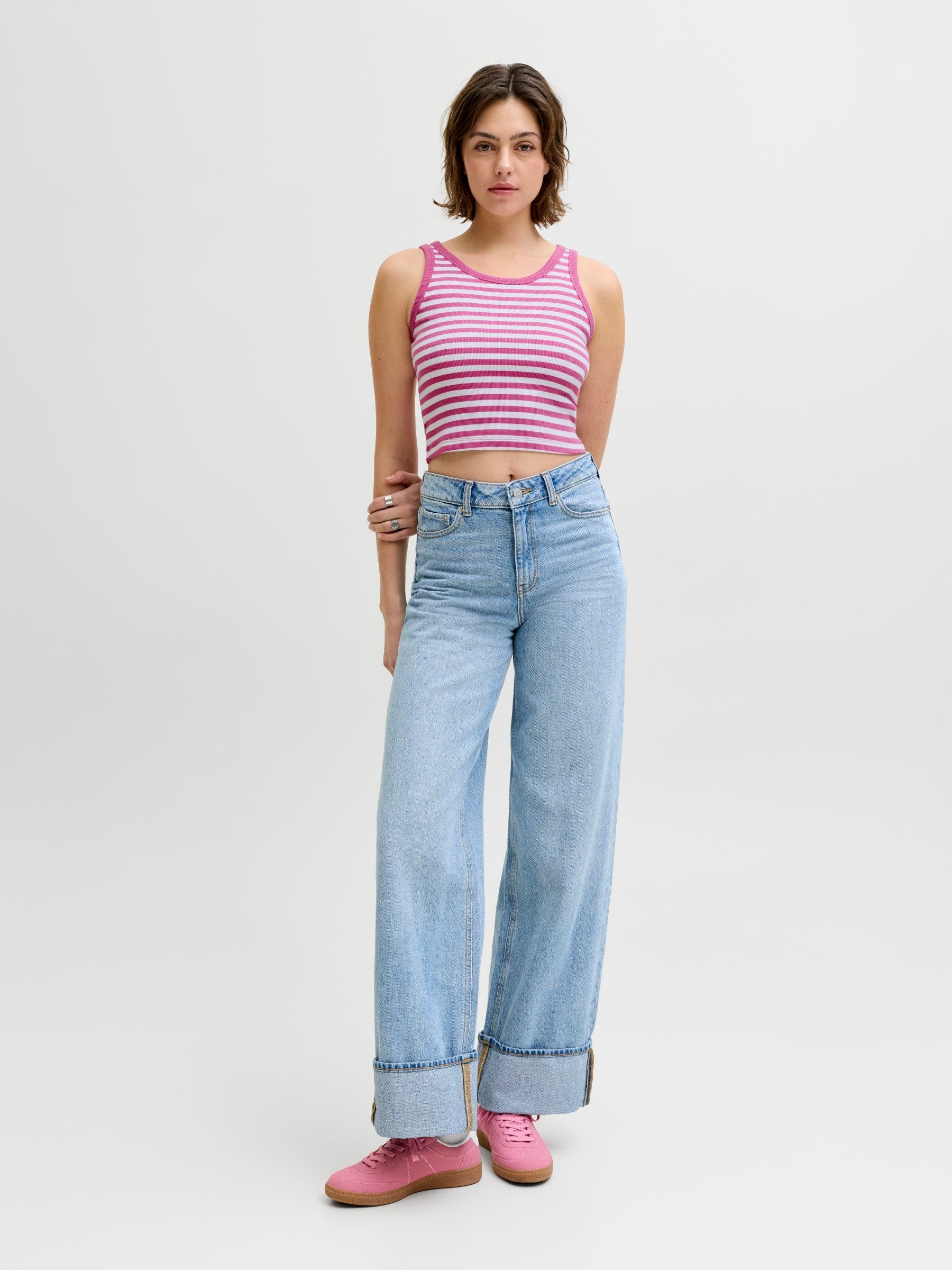 JXFALLON - Top - bright white stripesfiji flower