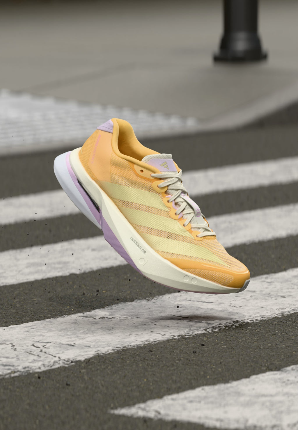 ADIZERO BOSTON - Road running shoes - ice tangerine/ice gold-coloured metallic/ice lavender