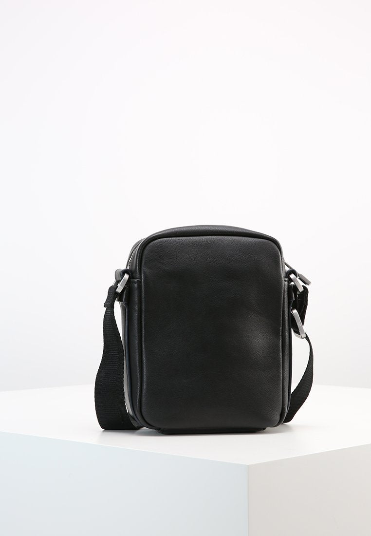 Cross body bag - black