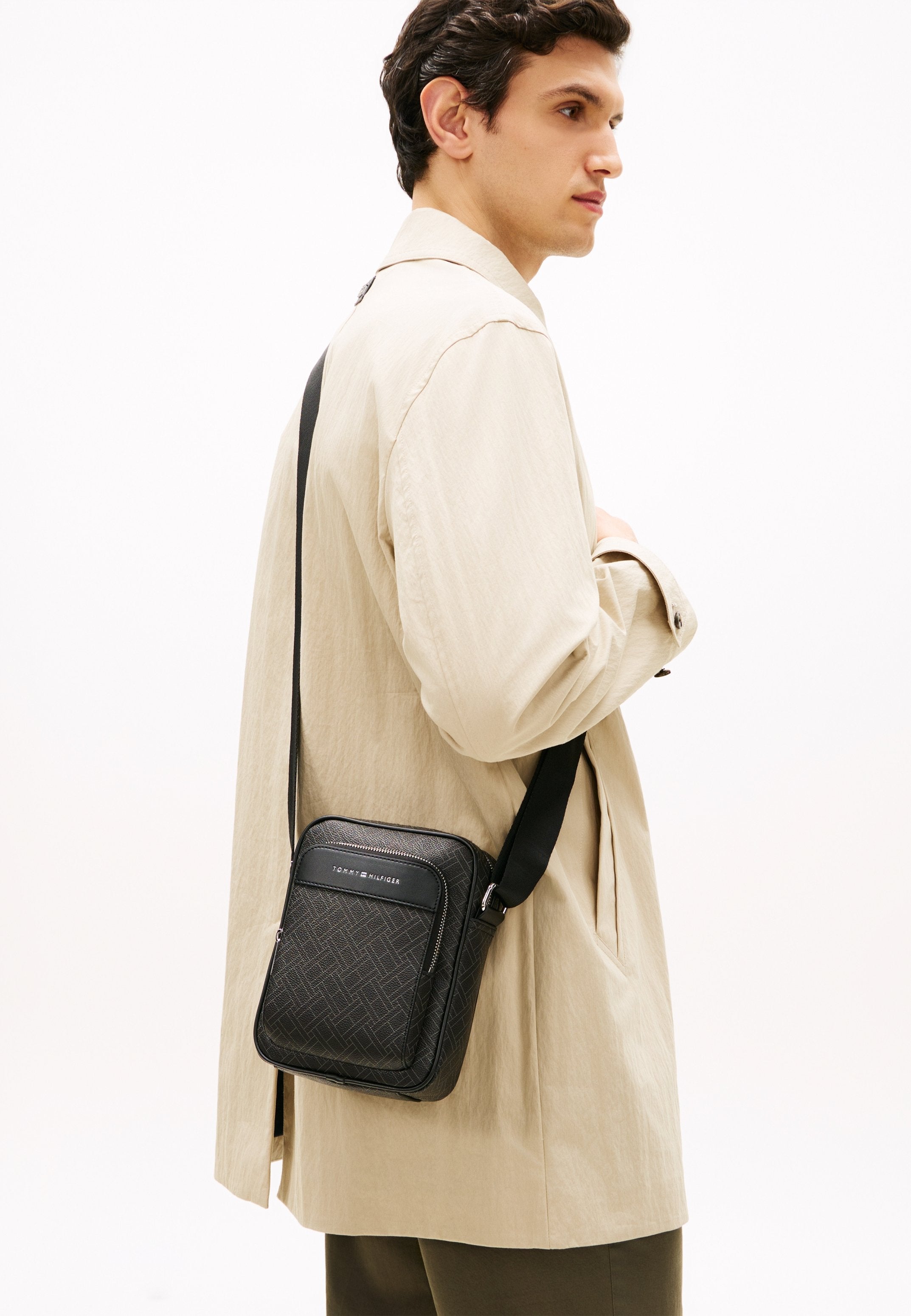 HILFIGER FLAG CROSSBODY REPORTER BAG - Cross body bag - black