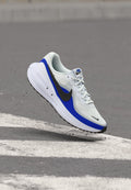 REVOLUTION 8 - Chaussures de running sur route - blanc/noir/bleu course