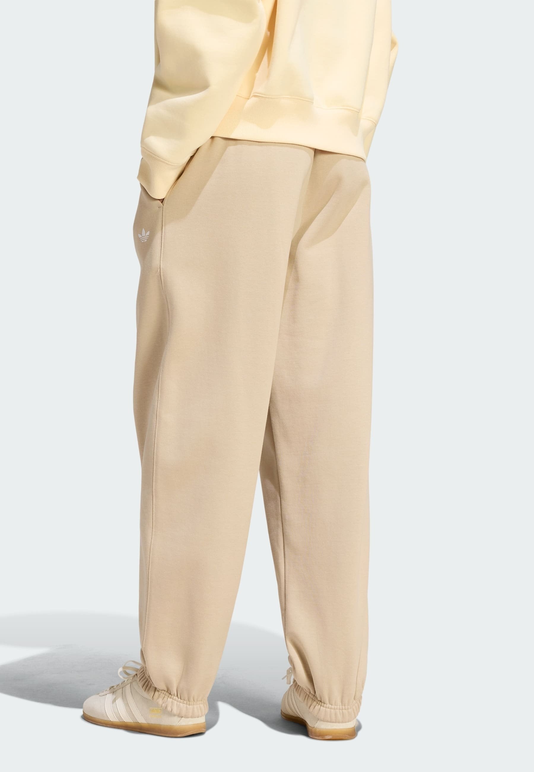 ESS FL JOGGER - Tracksuit bottoms - khaki three