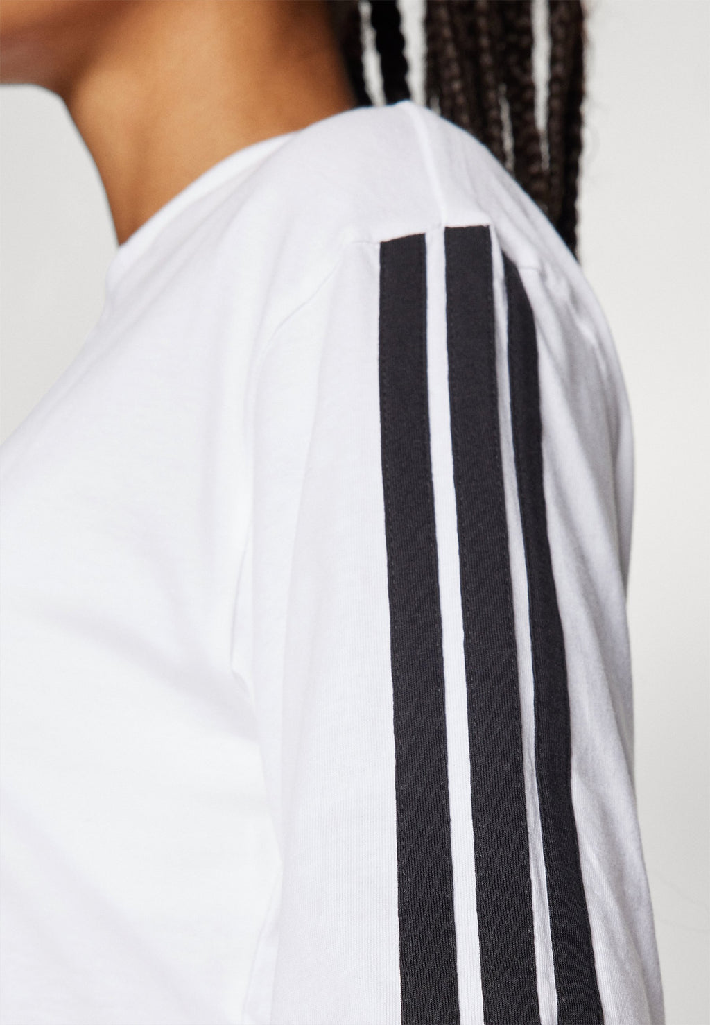 ESSENTIALS 3 STRIPES LOOSE - T-shirt imprimé - blanc/noir