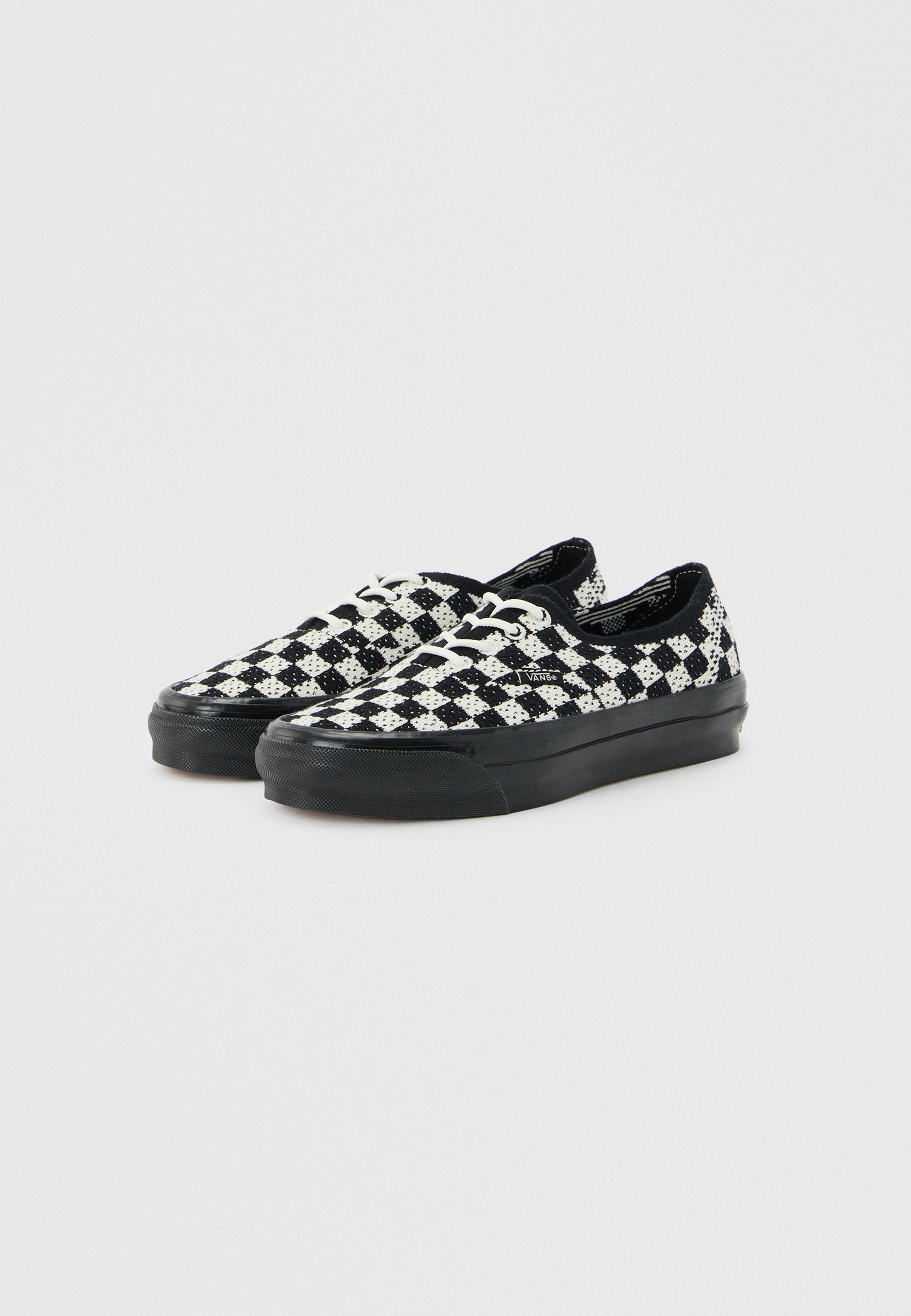 PREMIUM AUTHENTIC 44 EK - Skate shoes - black/marshmallow