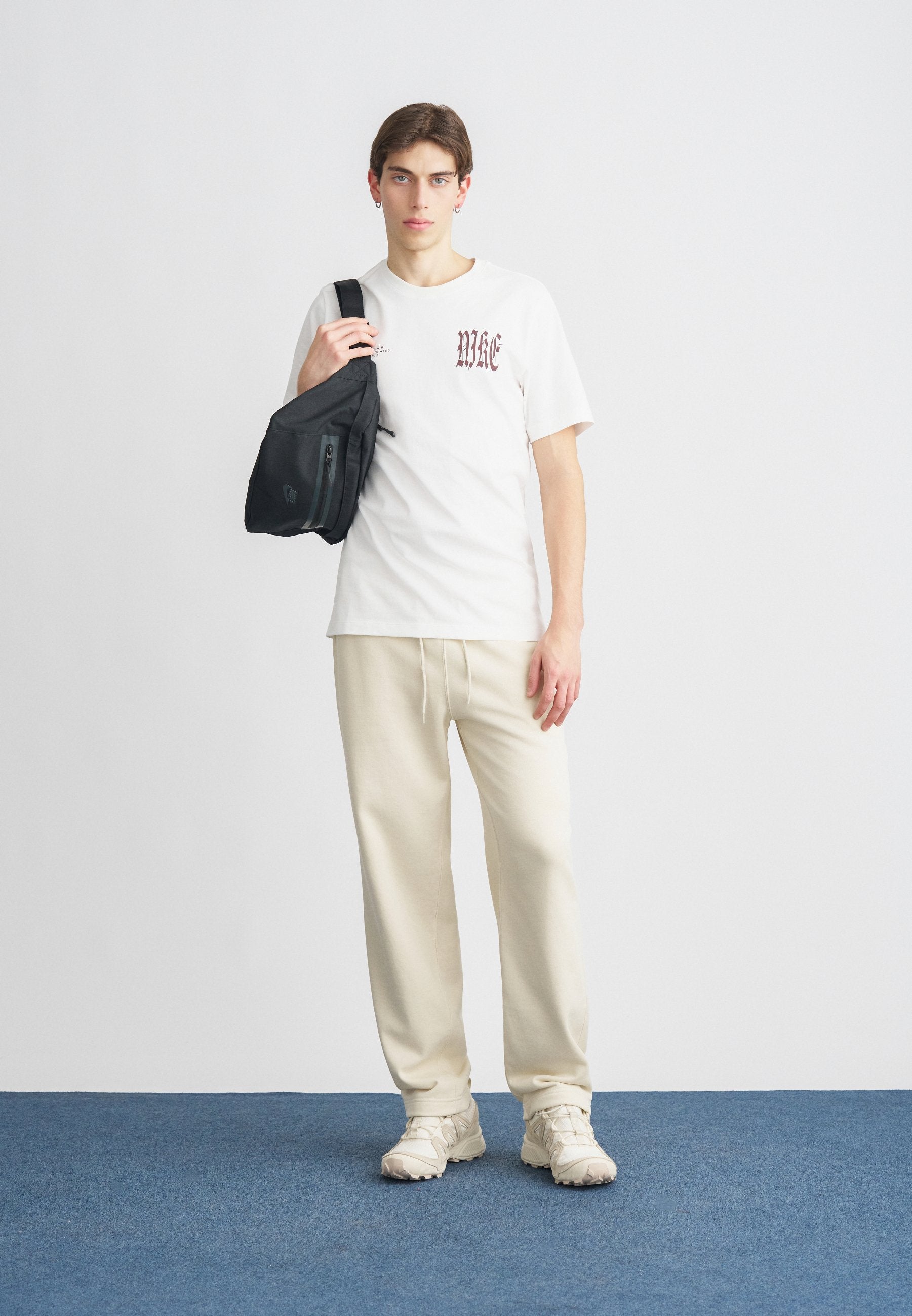 M NK CLUB FT OH PANT - Tracksuit bottoms - khaki/white