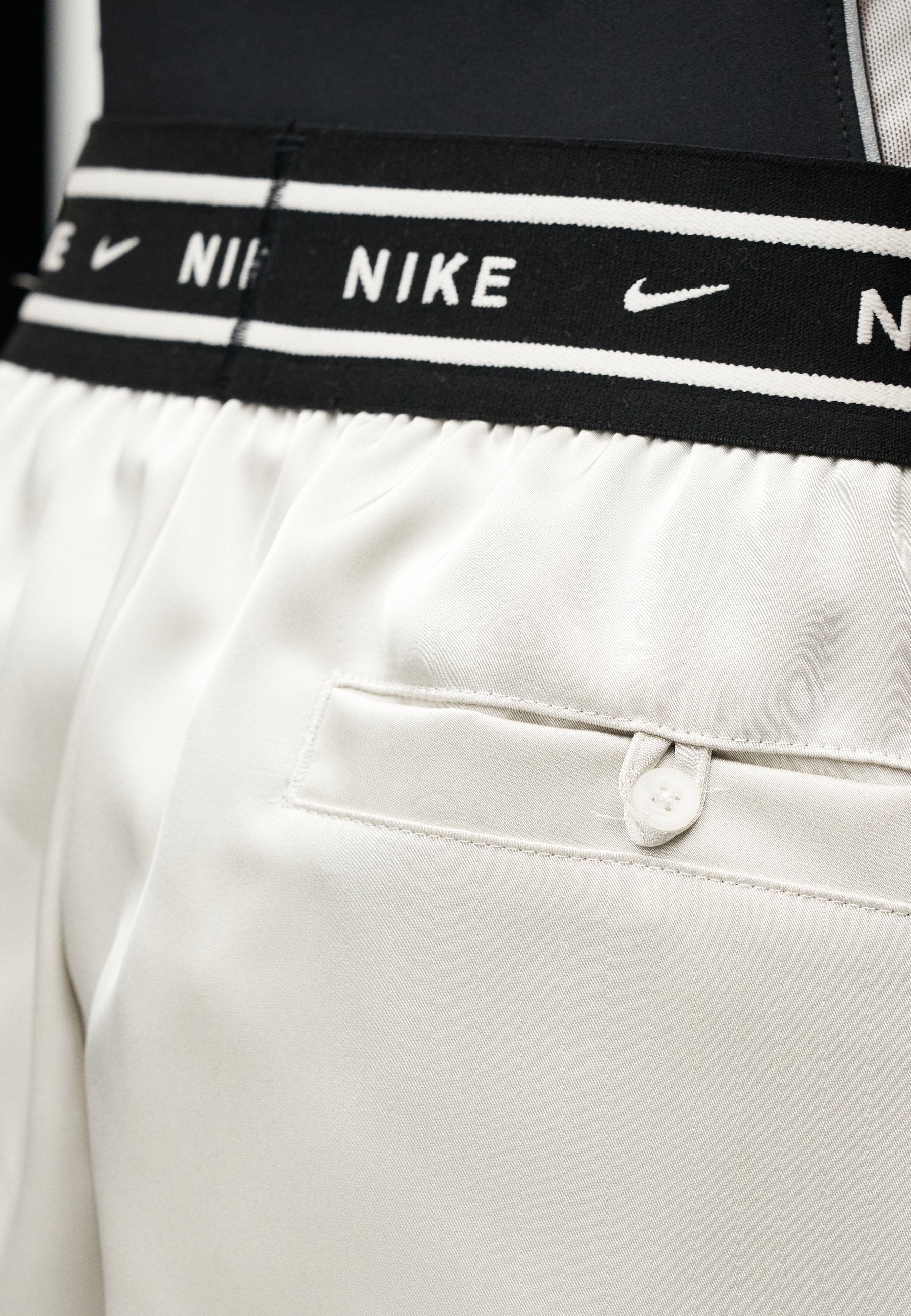 Shorts - light bone/black