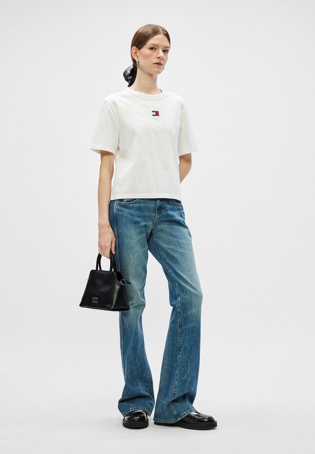TOMMY BADGE BOXY CREW NECK T-SHIRT - Basic T-shirt - ecru