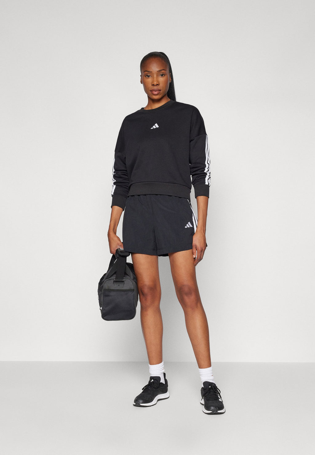 ESSENTIALS 3 STRIPES LIFESTYLE SHORTS - Sports shorts - black/white